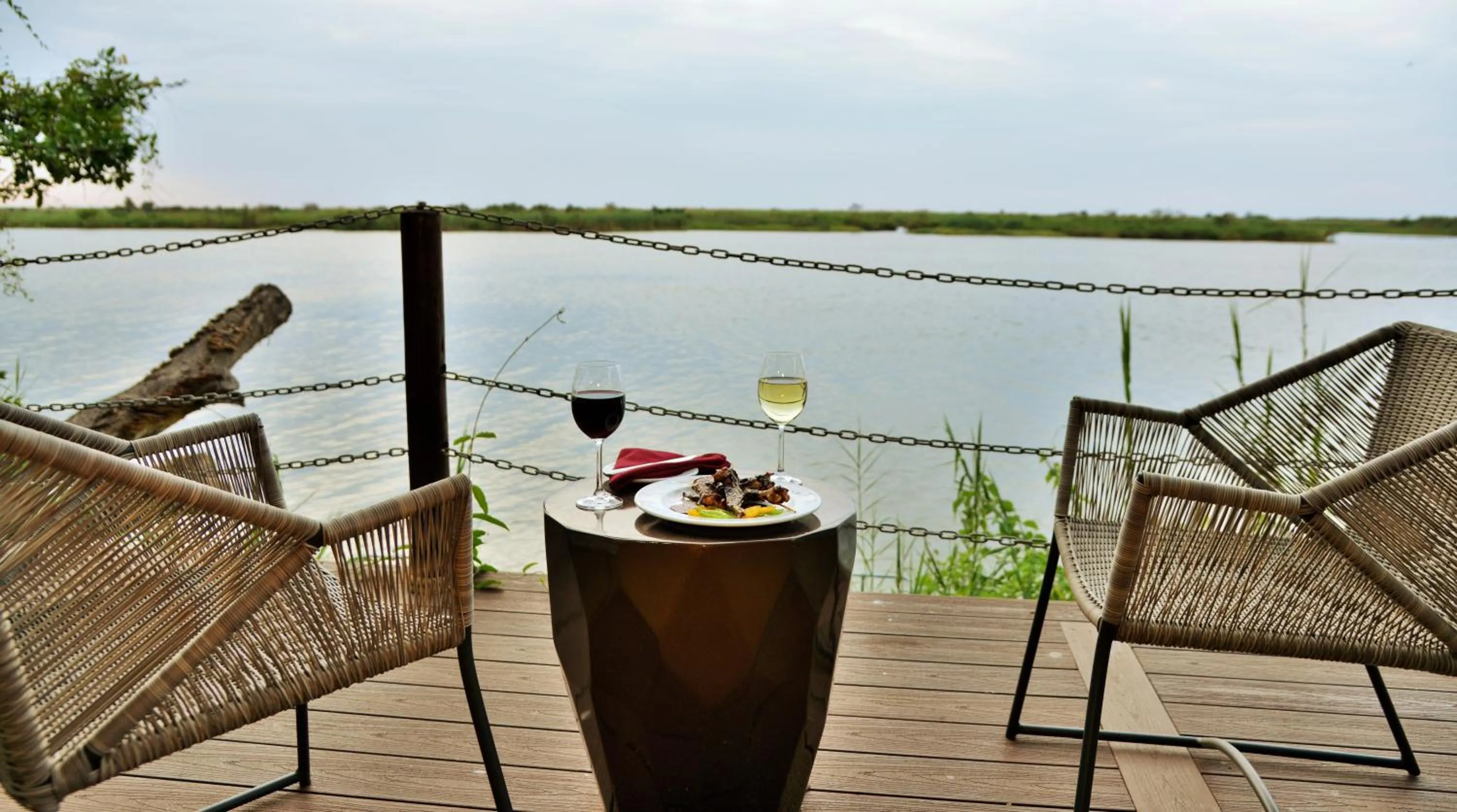 Food and drinks in Cresta Mowana Safari Resort & Spa