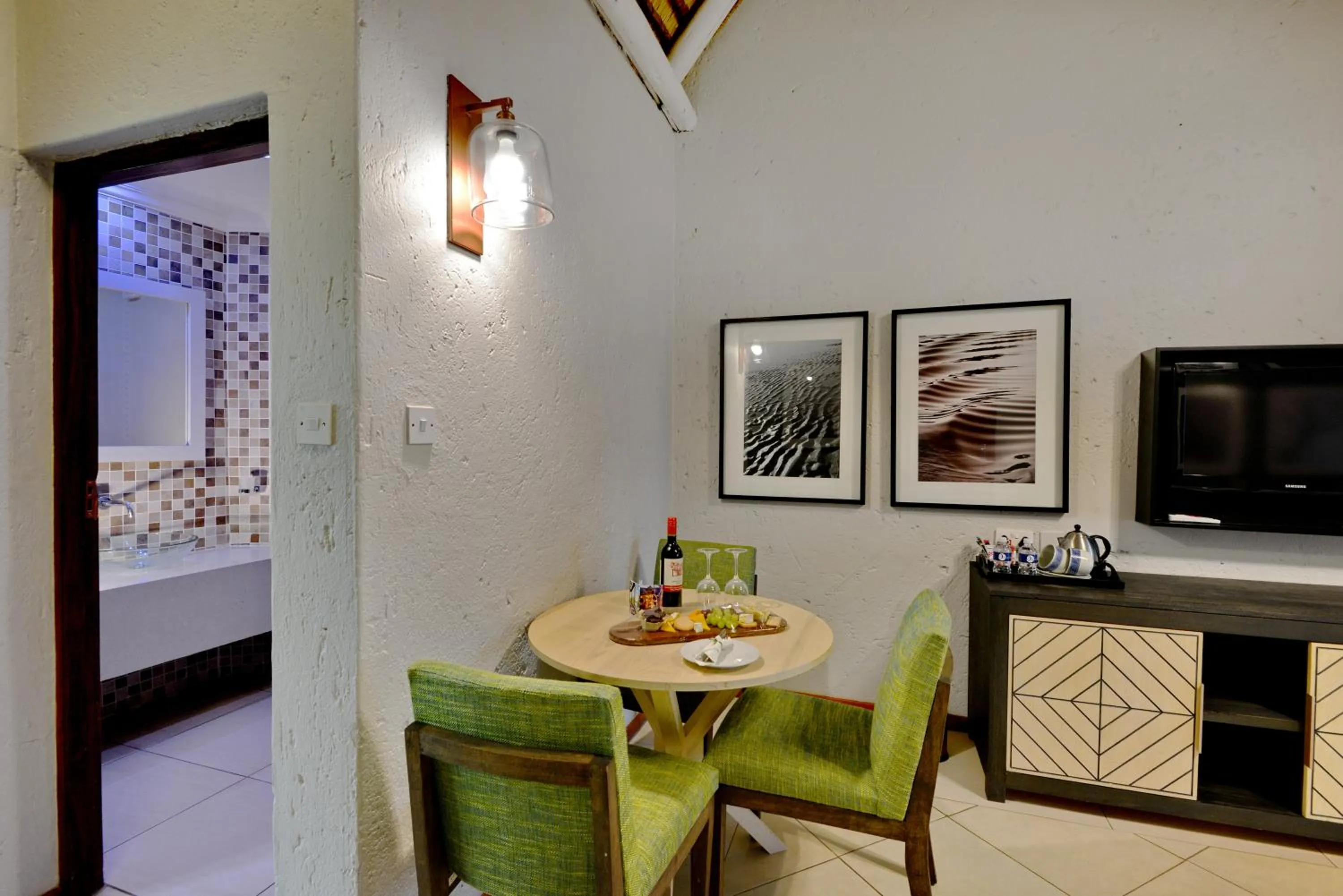 TV and multimedia in Cresta Mowana Safari Resort & Spa