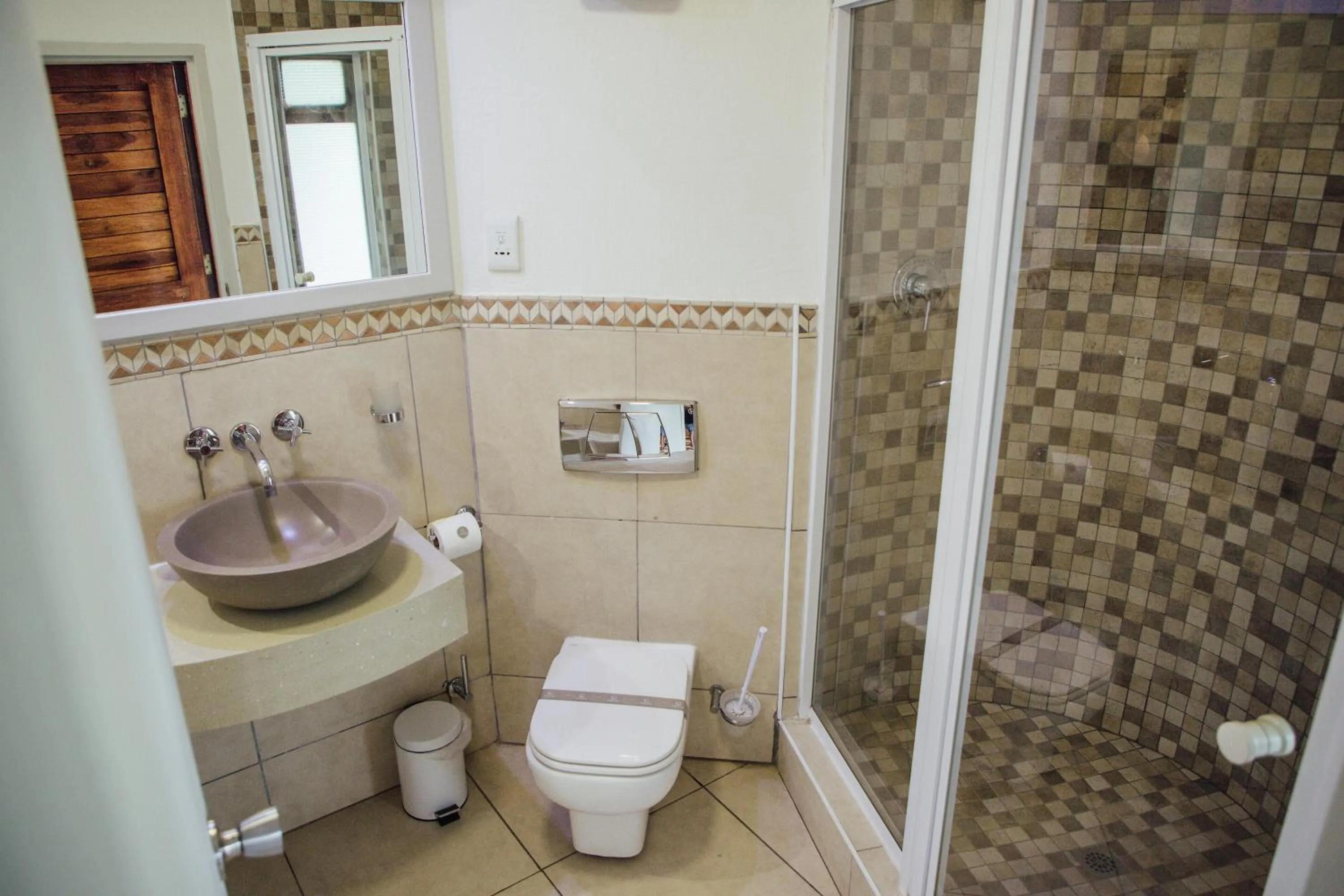 Shower in Cresta Mowana Safari Resort & Spa