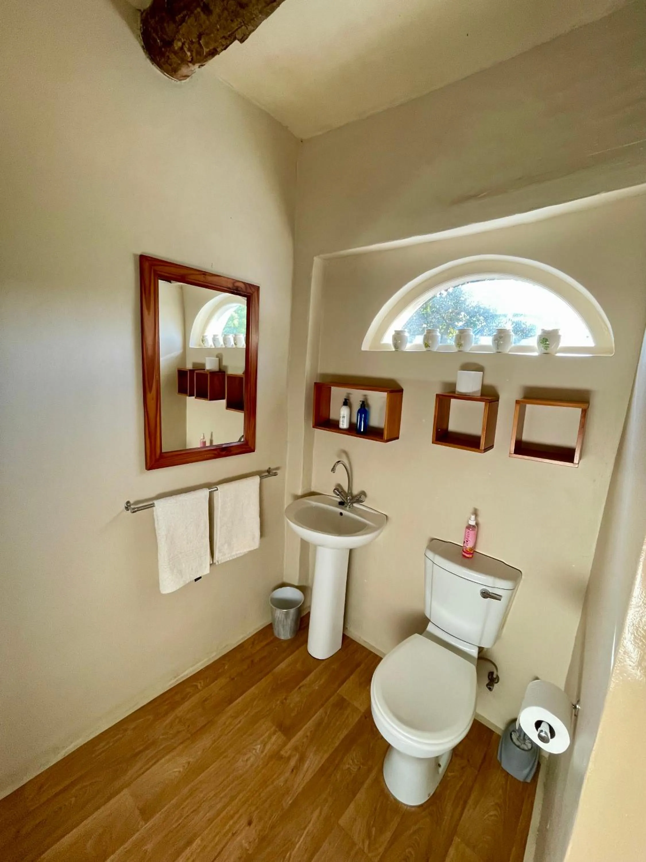 Bathroom in Blue Cow Barn - Boutique Farm