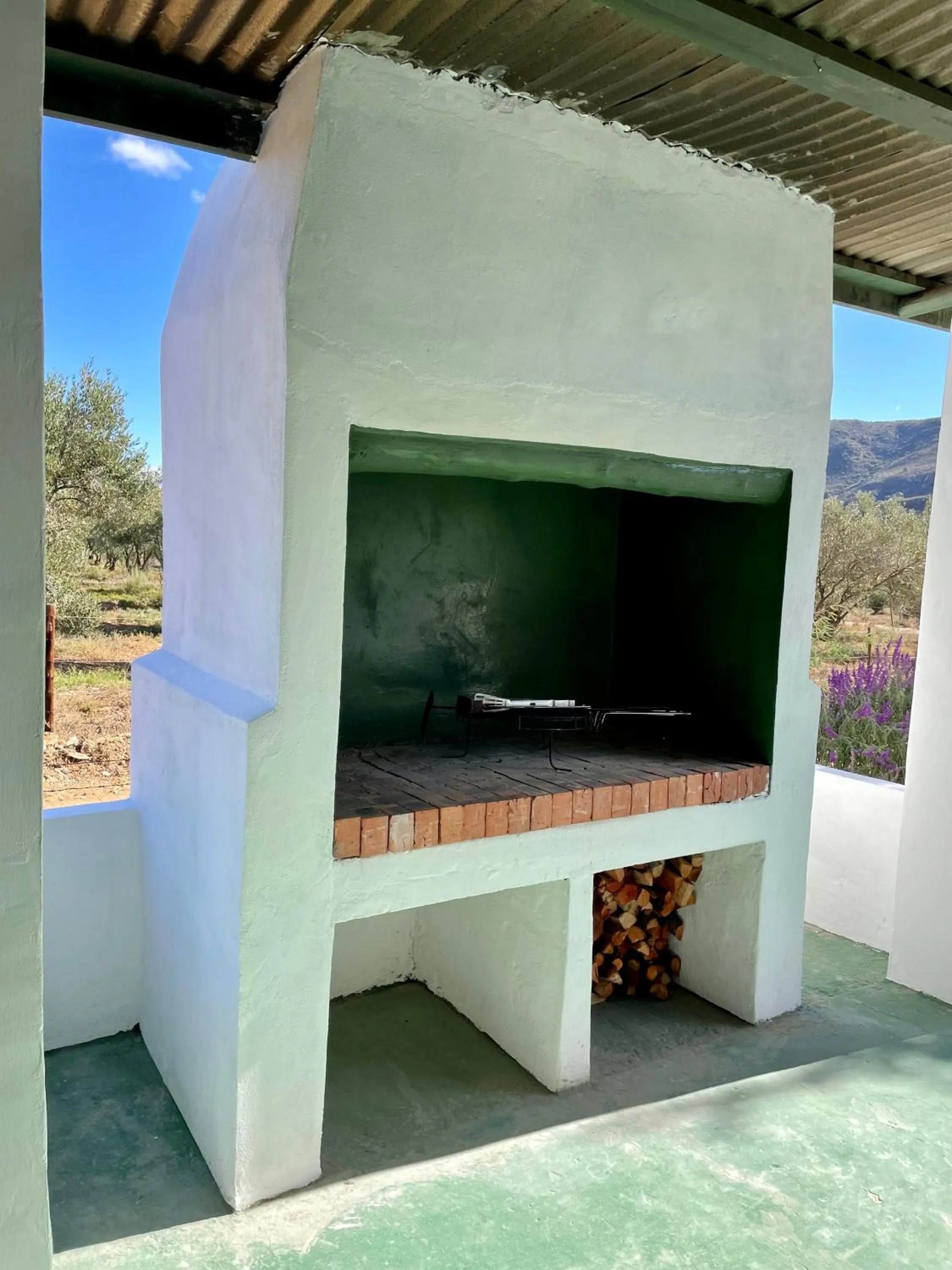 Communal lounge/ TV room in Blue Cow Barn - Boutique Farm