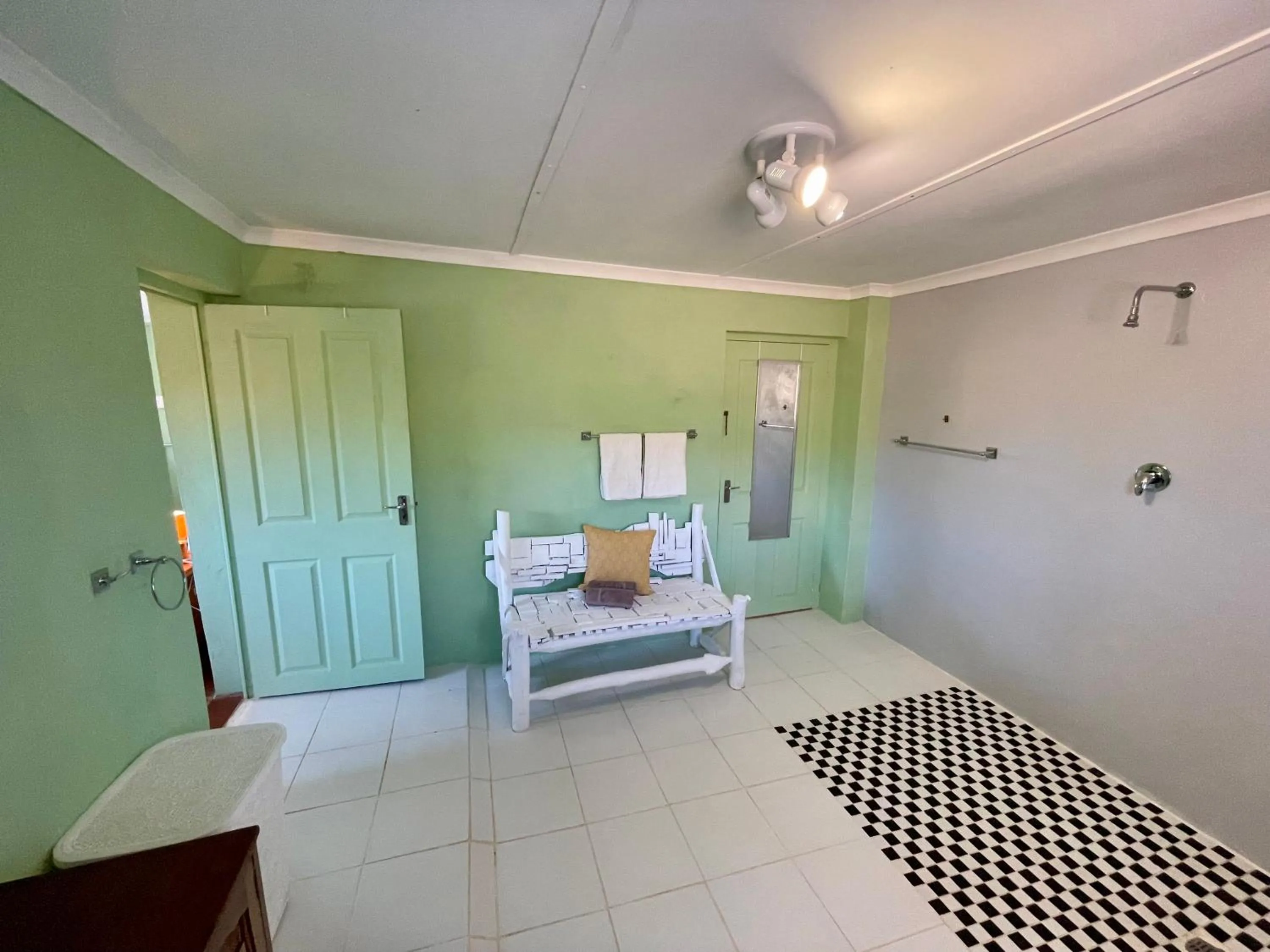 Seating area, Bed in Blue Cow Barn - Boutique Farm