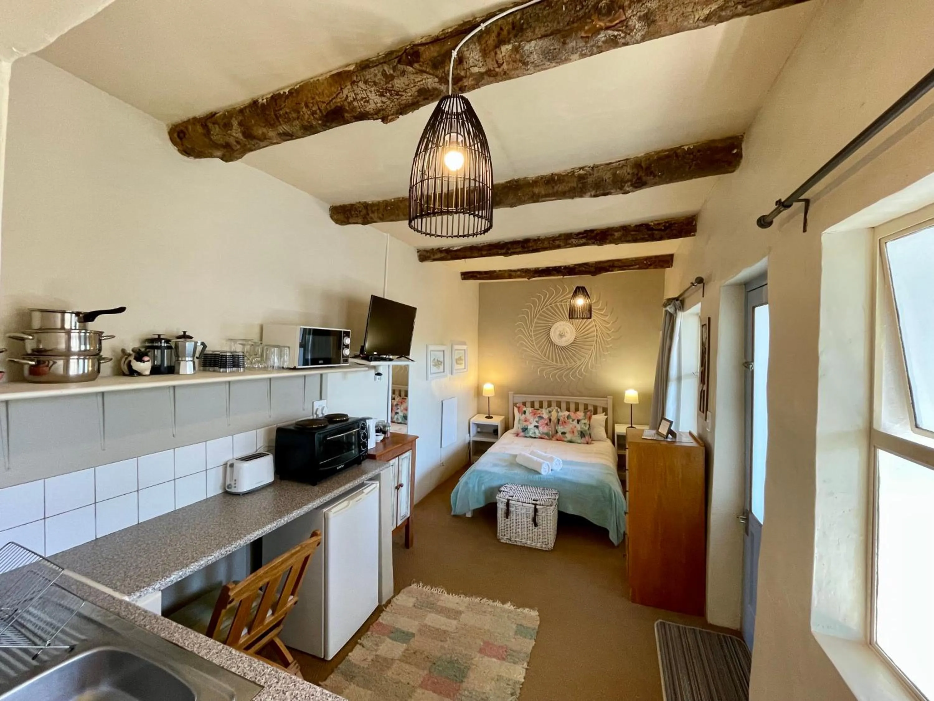 Photo of the whole room, Bed in Blue Cow Barn - Boutique Farm