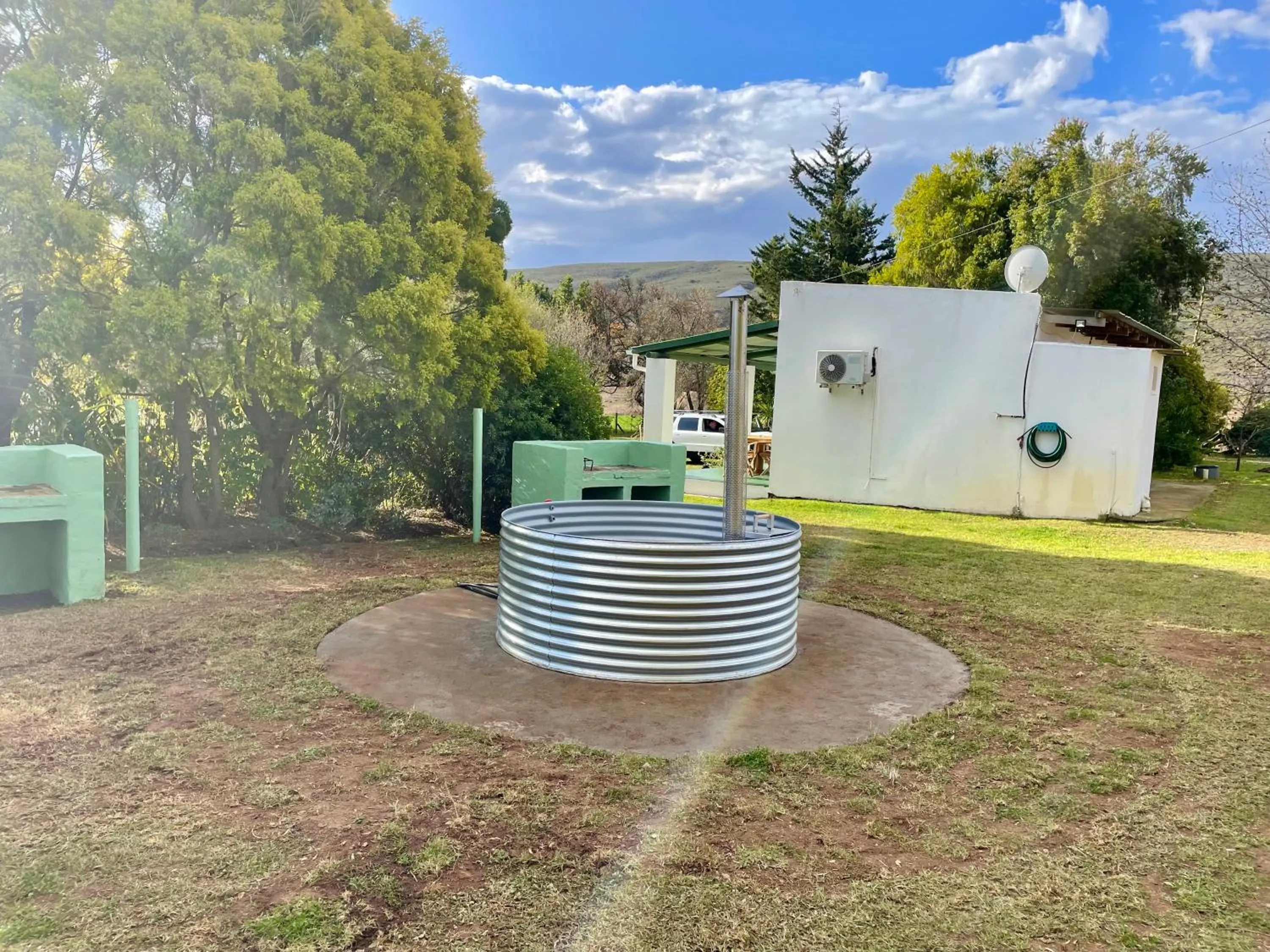 Hot Tub in Blue Cow Barn - Boutique Farm