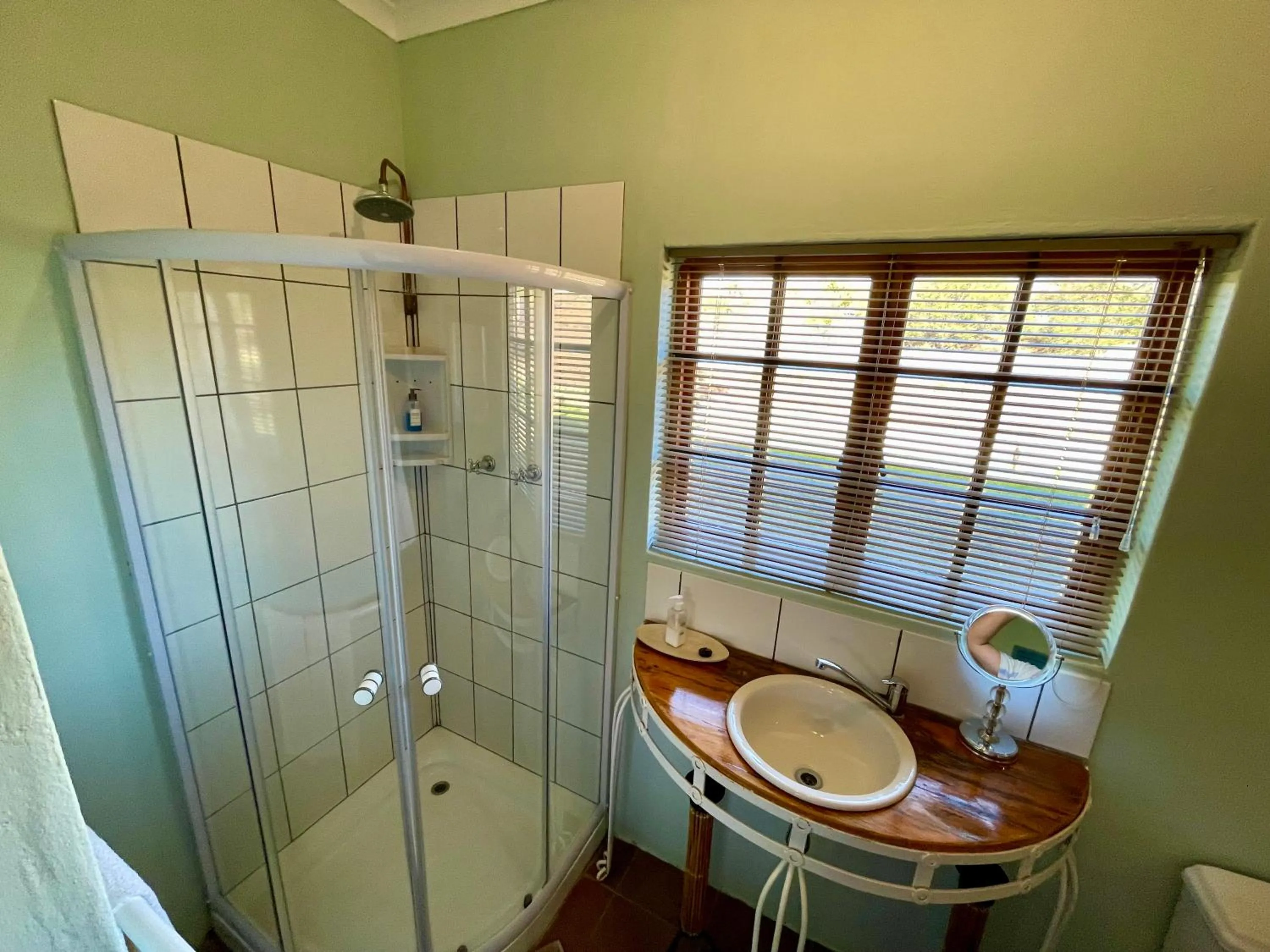 Bathroom in Blue Cow Barn - Boutique Farm