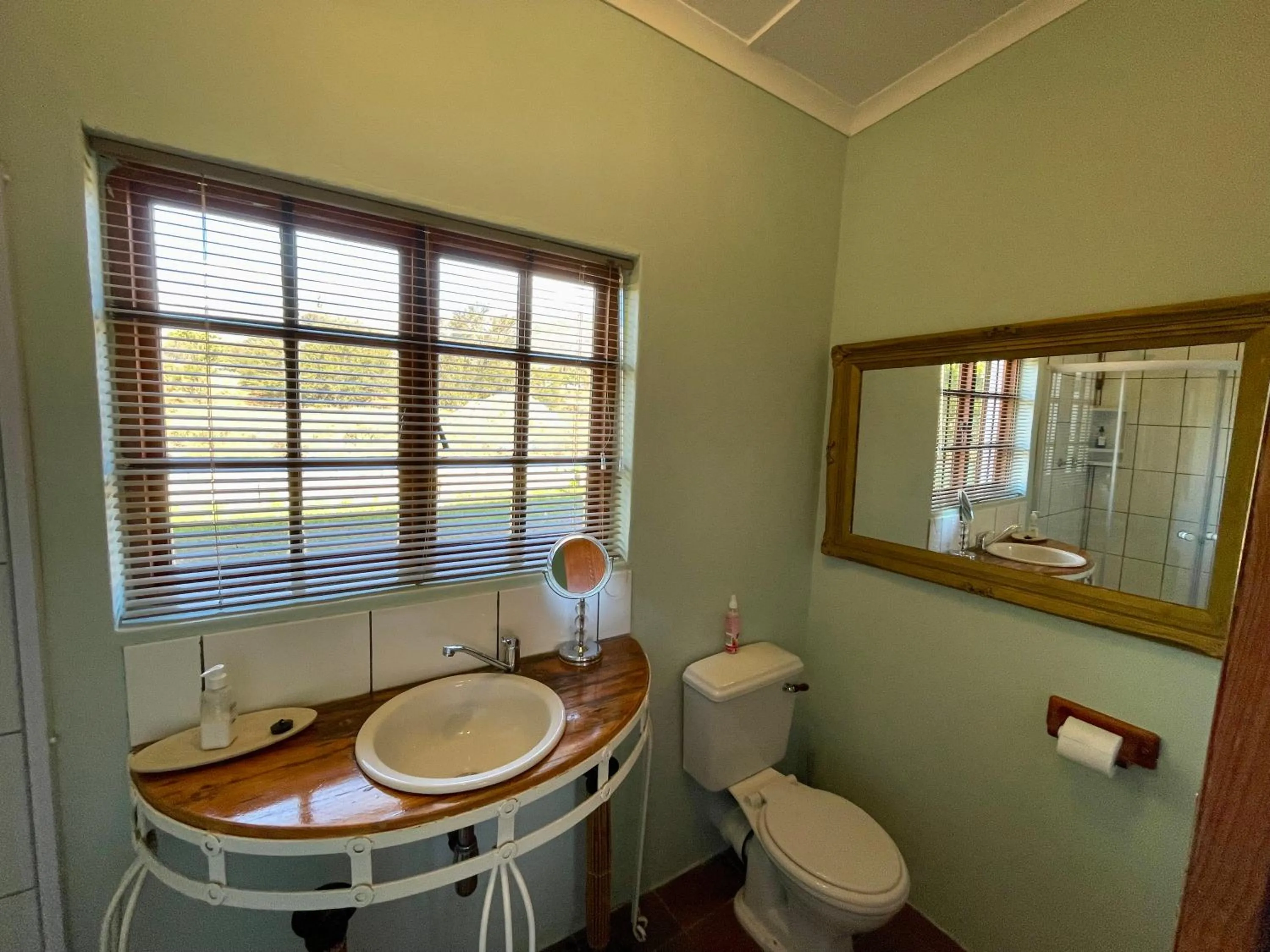 Bathroom in Blue Cow Barn - Boutique Farm