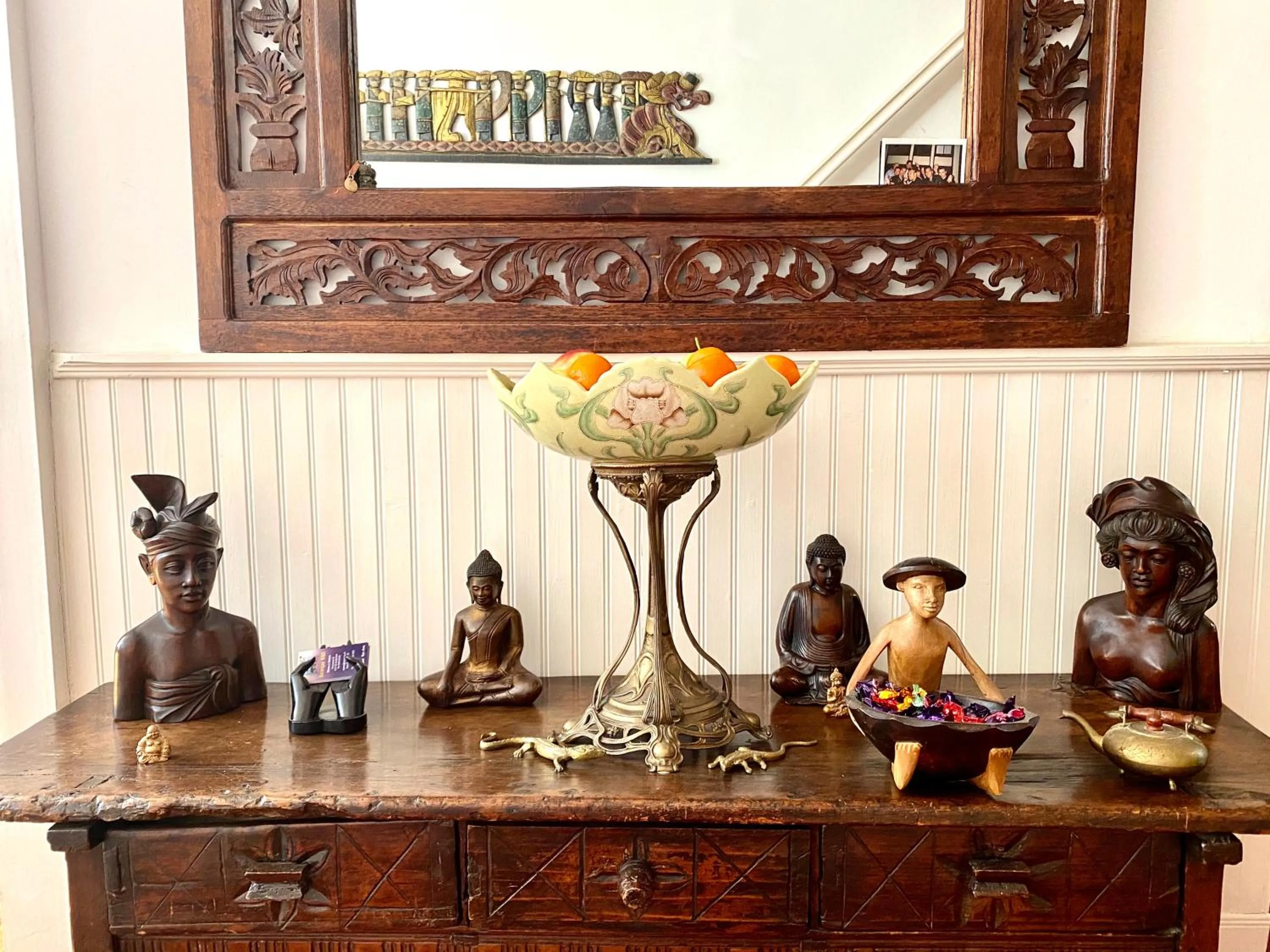 Decorative detail in Amsterdam Barangay