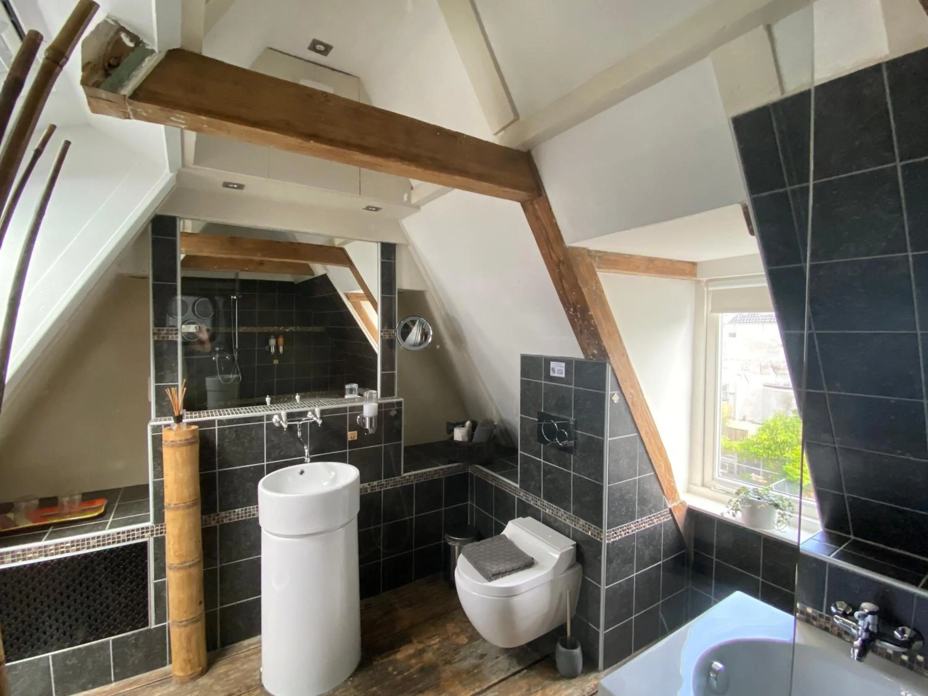 Bathroom in Amsterdam Barangay