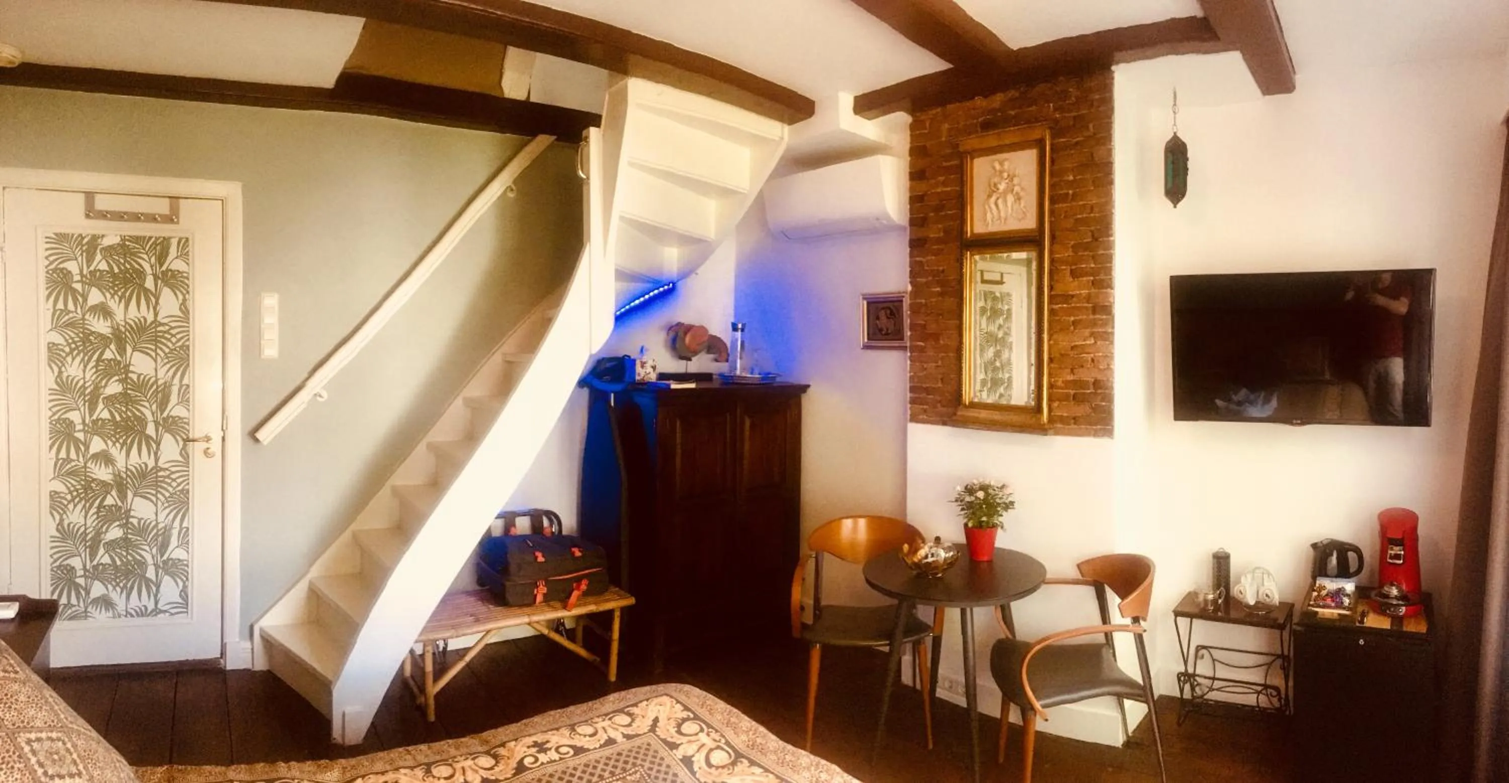 Photo of the whole room in Amsterdam Barangay