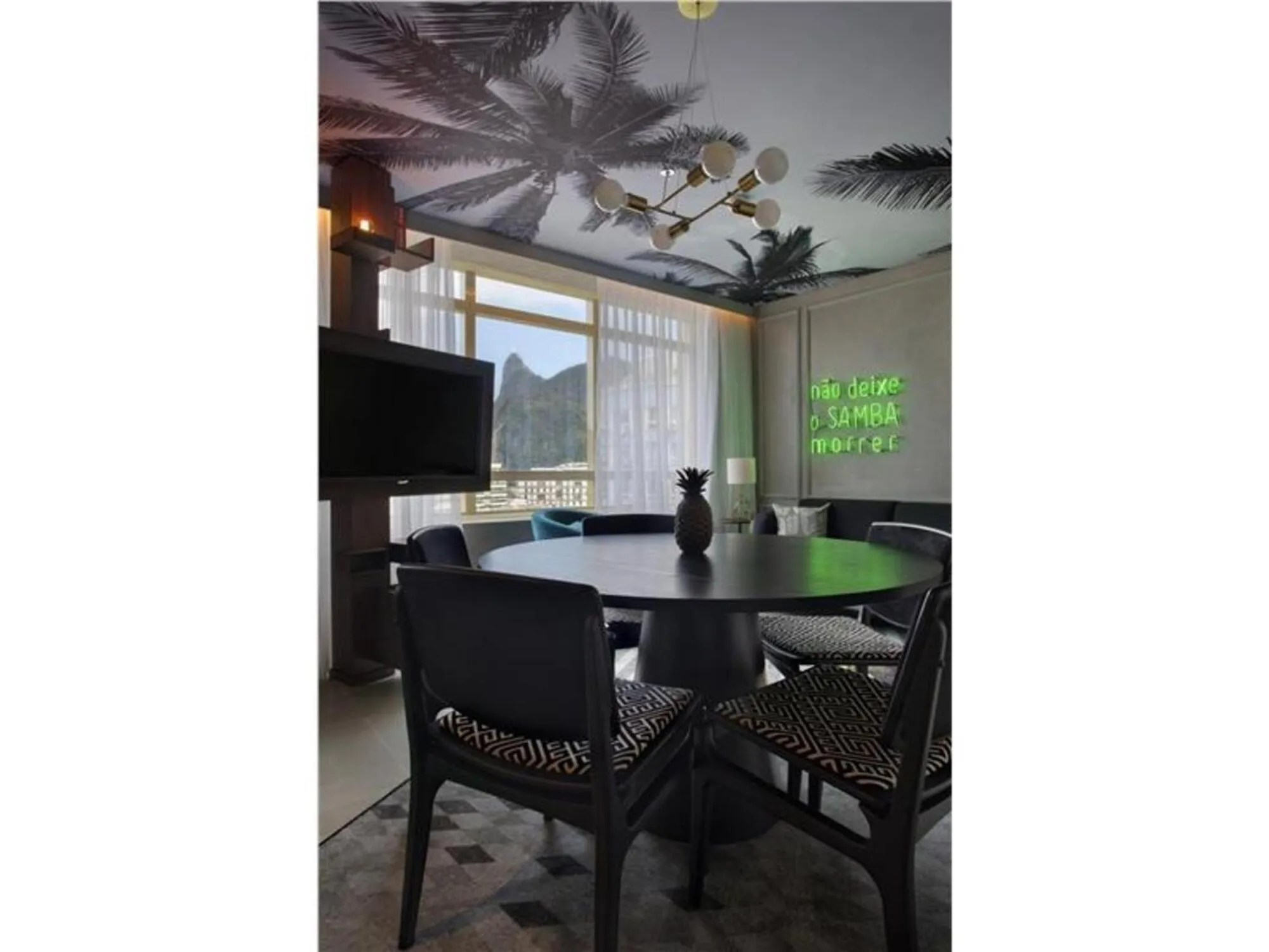 Dining area in Yoo2 Rio de Janeiro, Tapestry Collection by Hilton