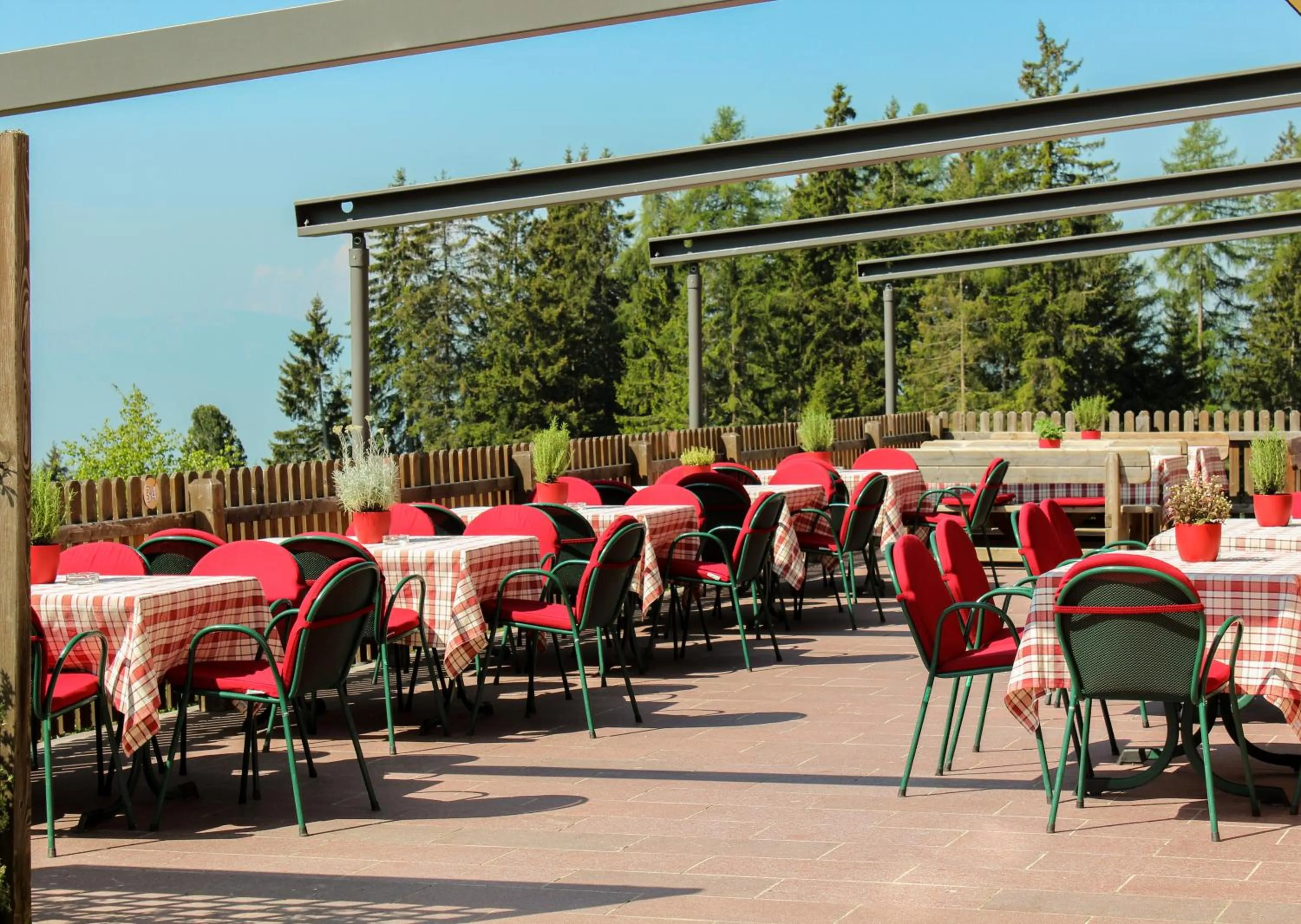 Restaurant/places to eat in Berghotel zum Zirm