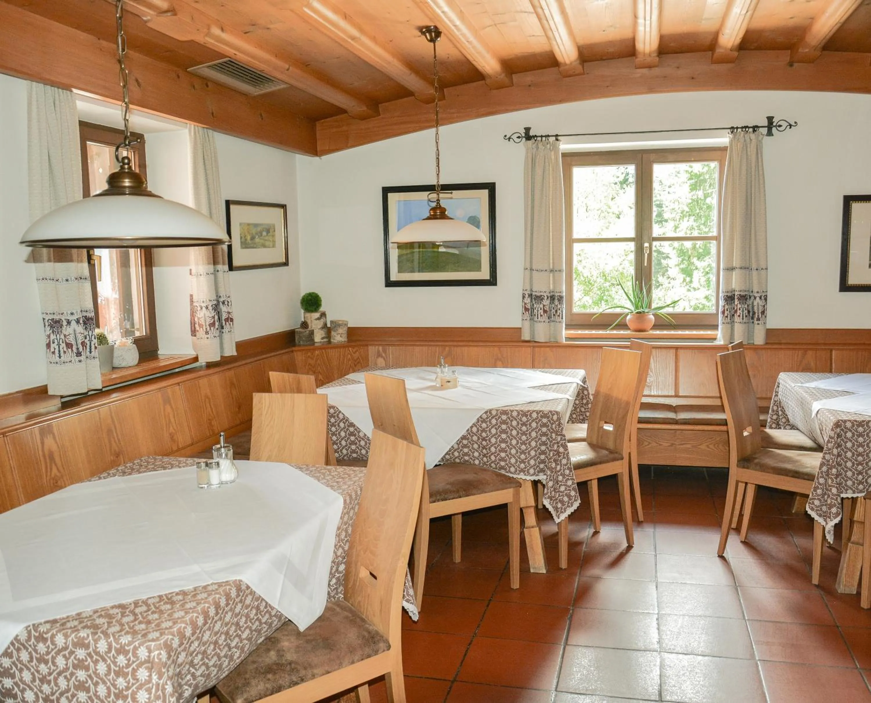 Restaurant/places to eat in Berghotel zum Zirm