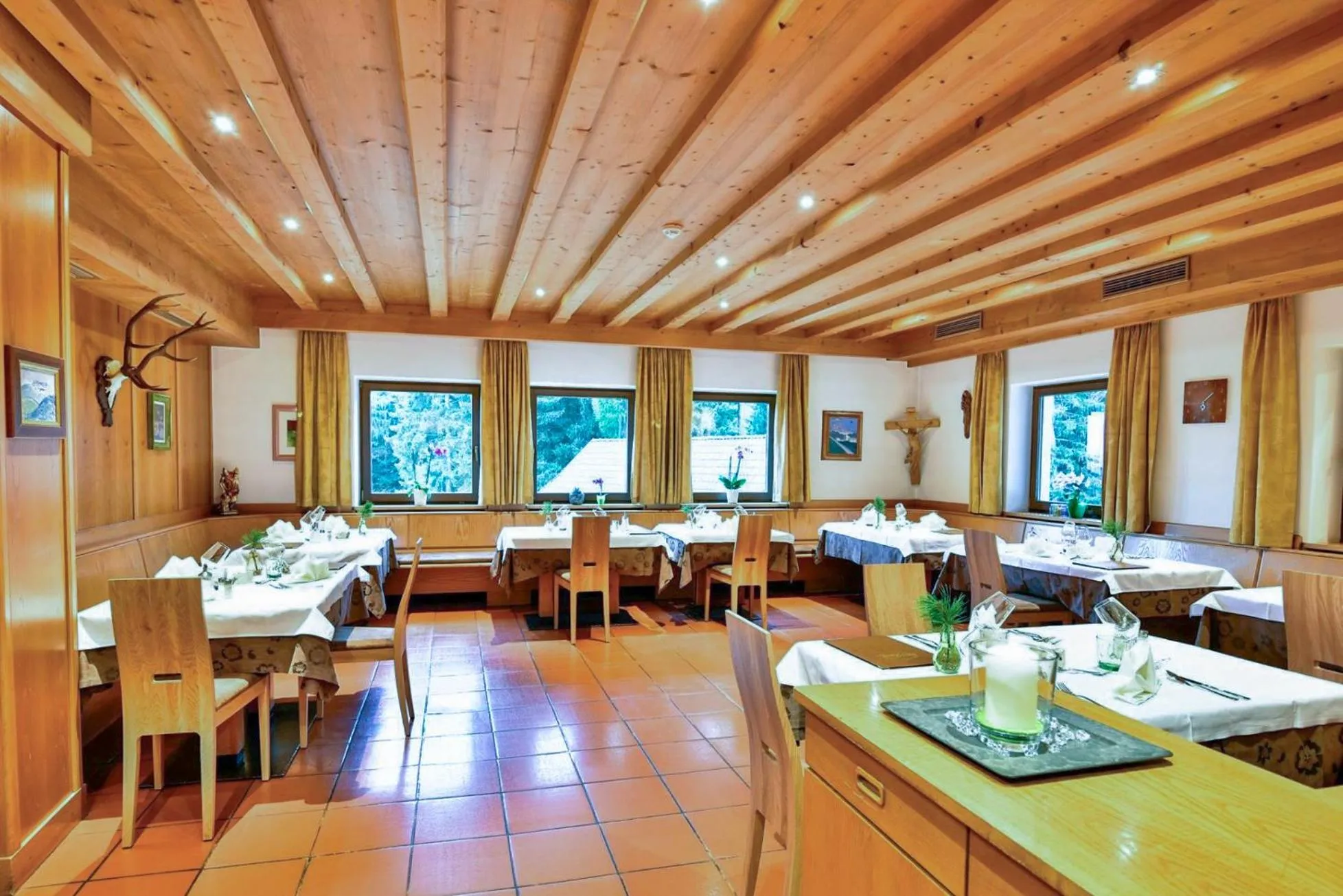 Restaurant/places to eat in Berghotel zum Zirm