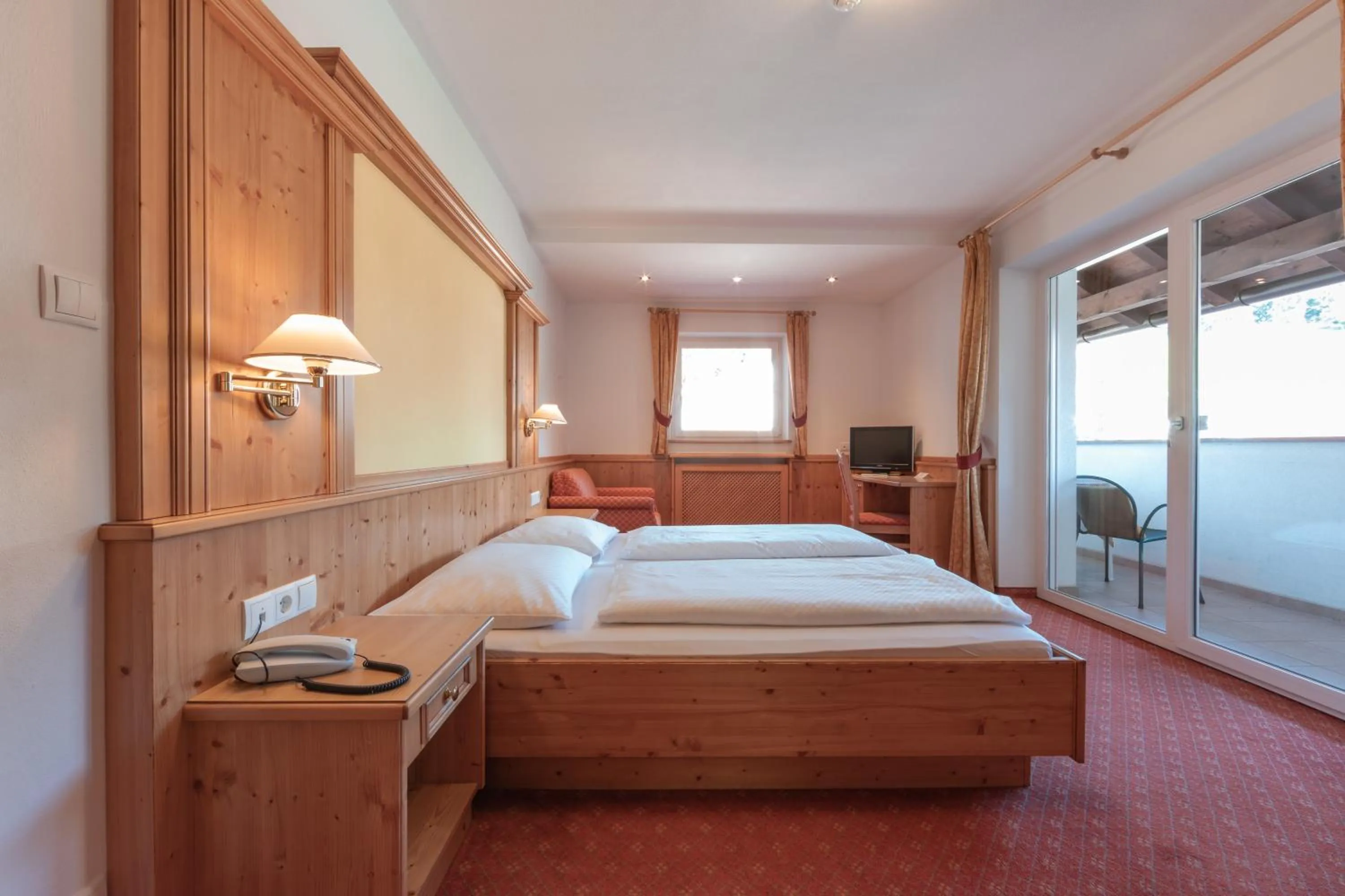 Bathroom, Bed in Berghotel zum Zirm