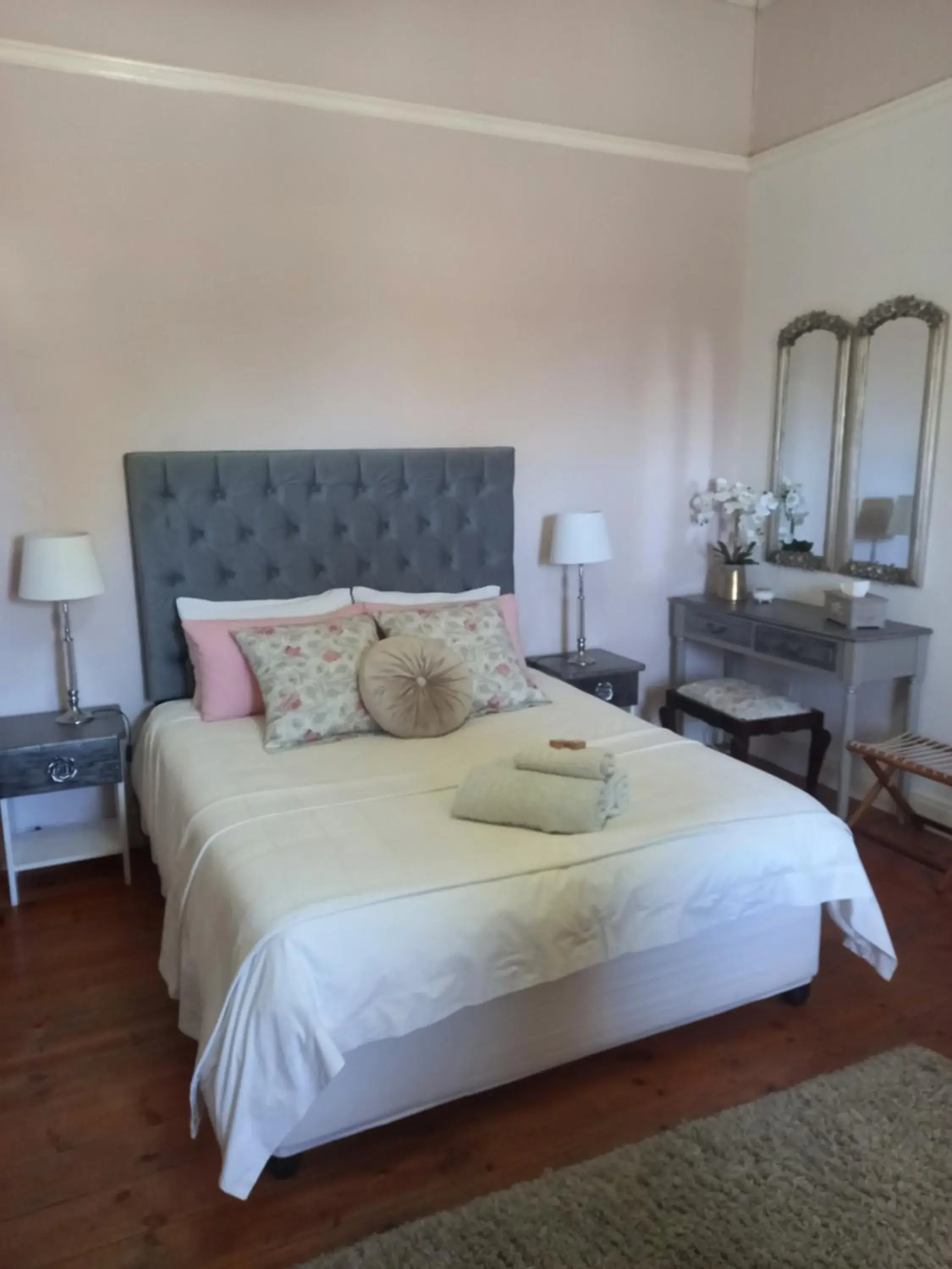 Double Room with Mountain View - single occupancy in Carmel Villa B&B or Self-Catering Double Room with Mountain View - single occupancy in Carmel Villa B&B or Self-Catering