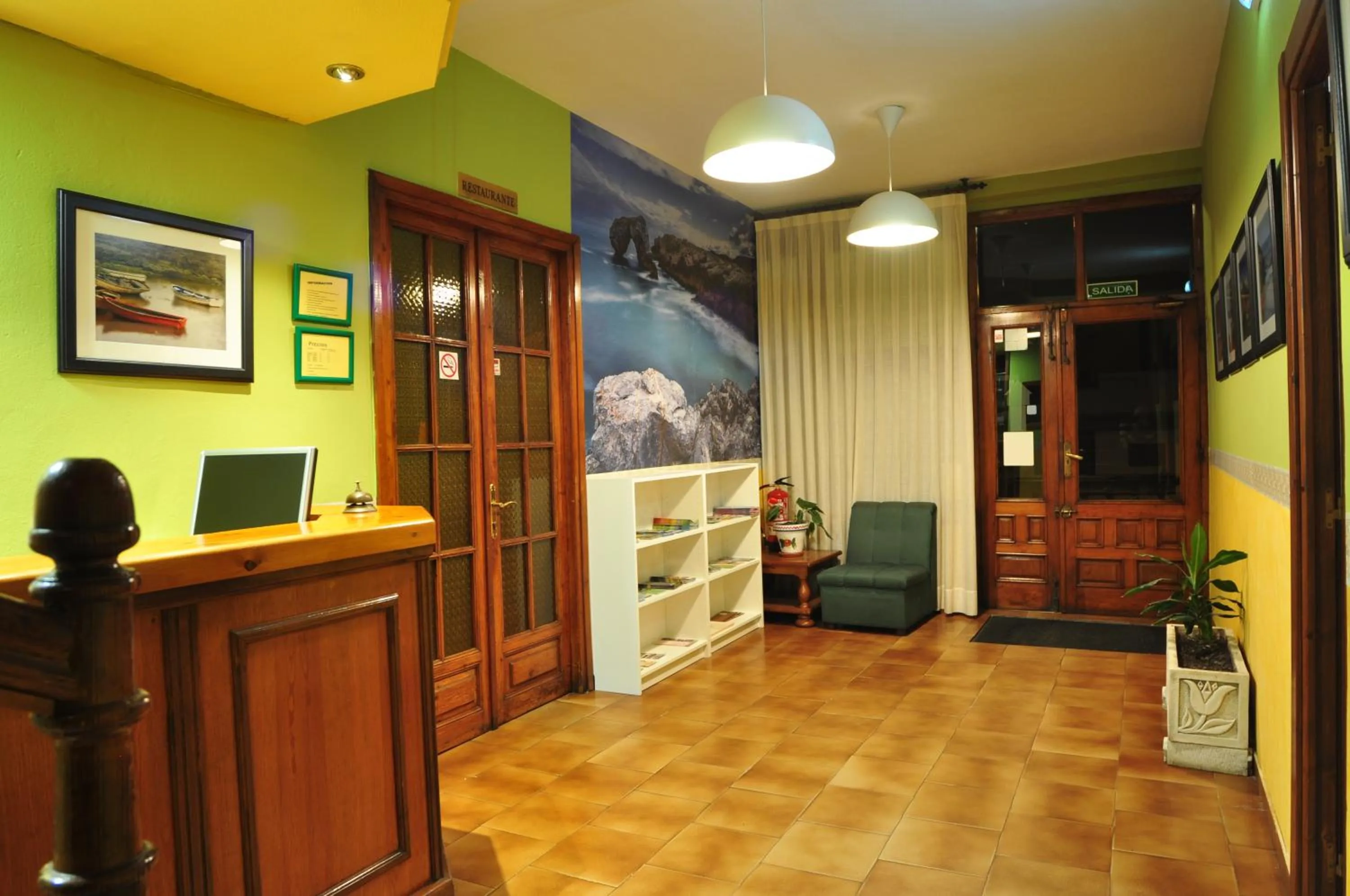 Lobby or reception in Hostal Europa