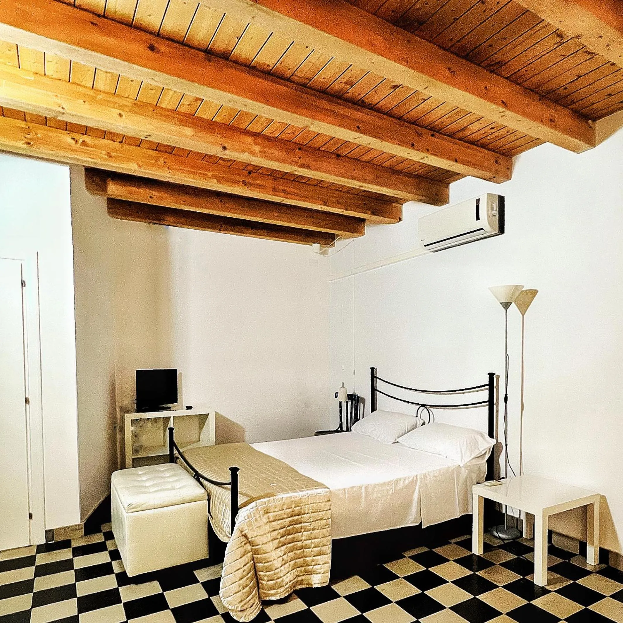 Bed in Pantalica Rooms Affittacamere Sortino Siracusa