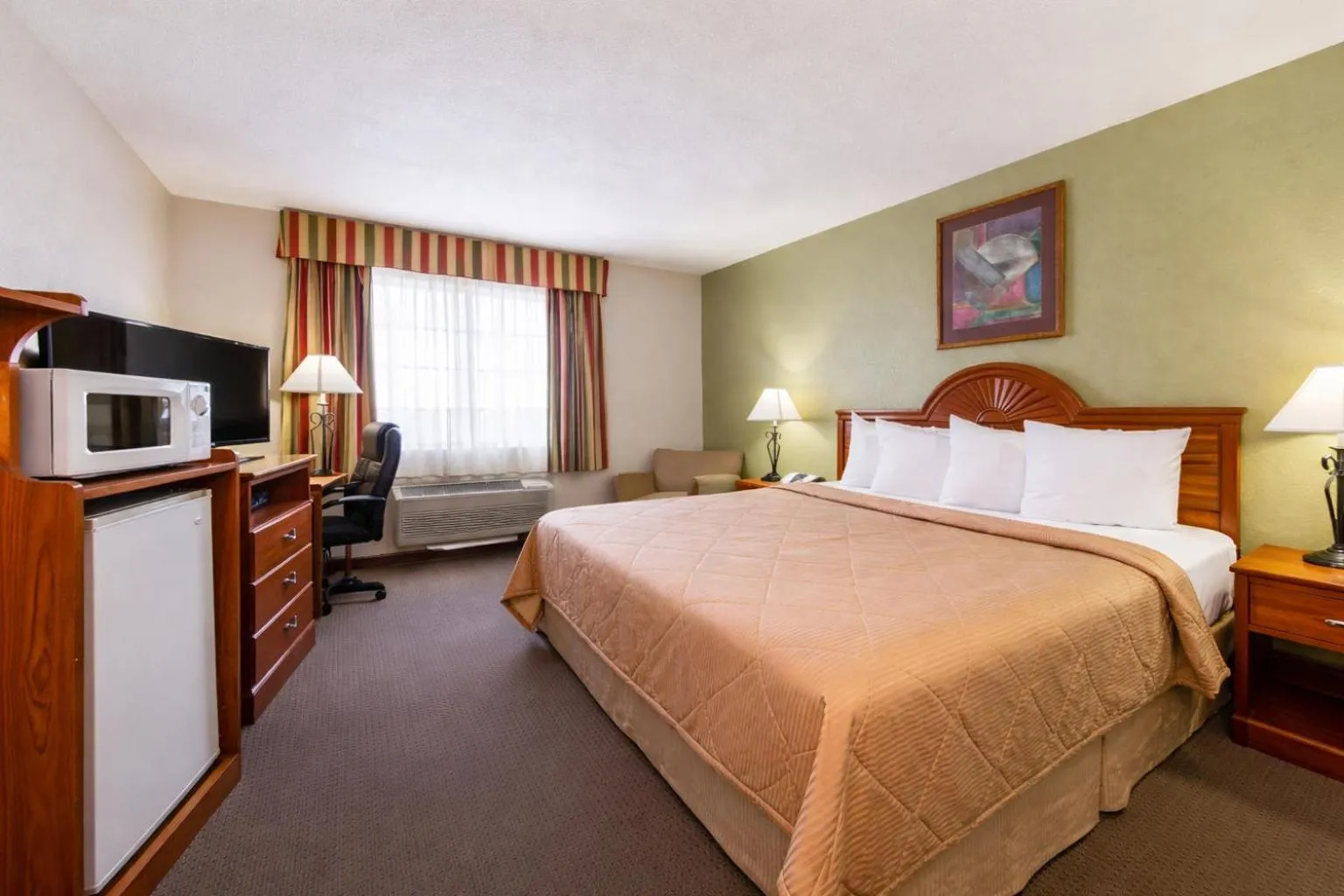 Bed in Knights Inn Gallup at 3208 W Hwy 66