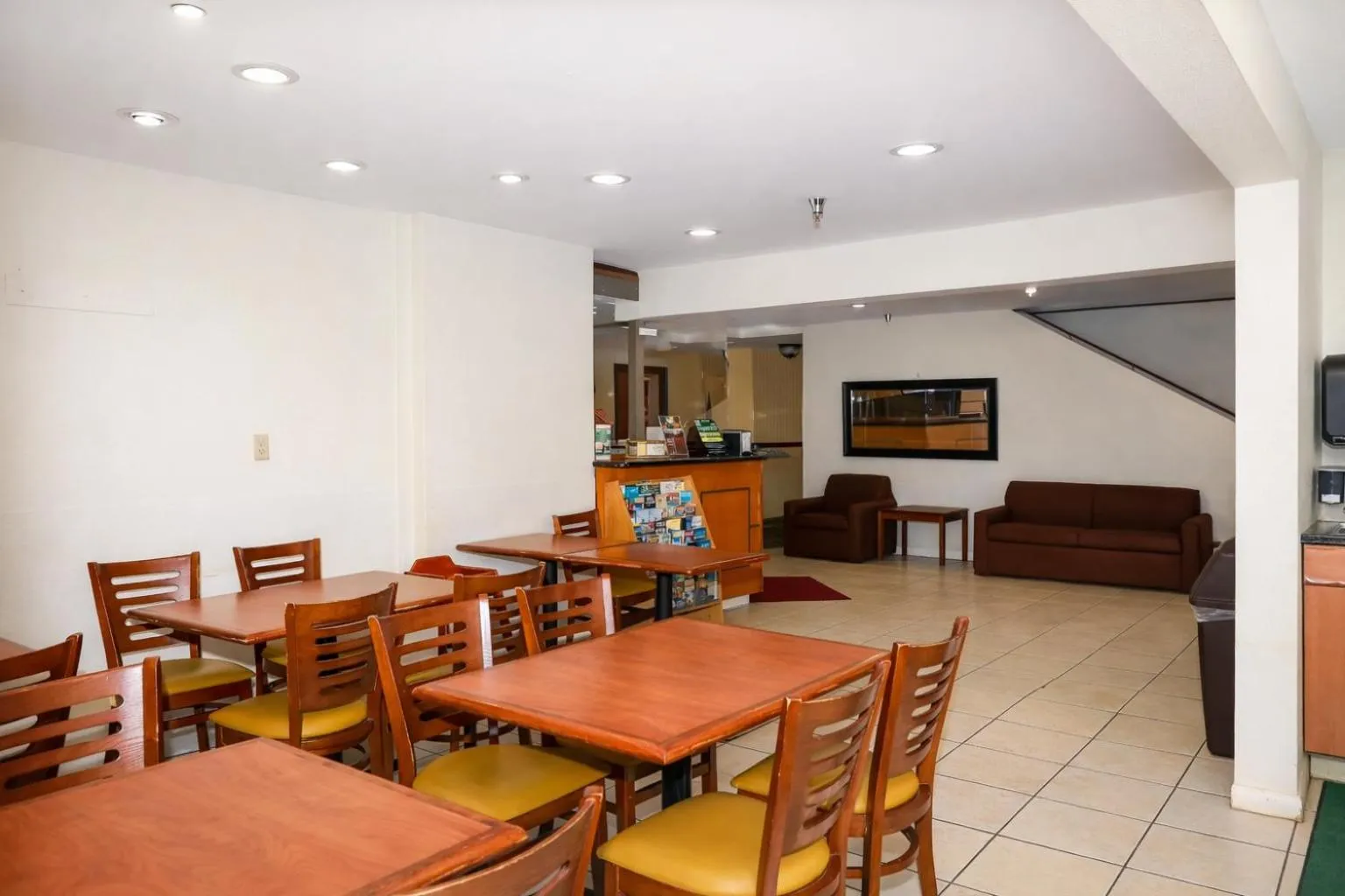 Seating area in Knights Inn Gallup at 3208 W Hwy 66