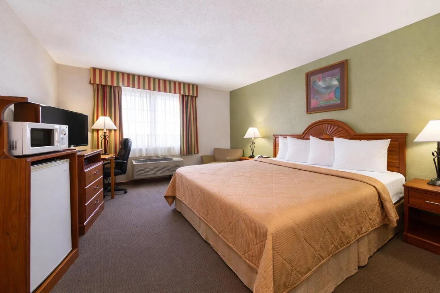 Bed in Knights Inn Gallup at 3208 W Hwy 66