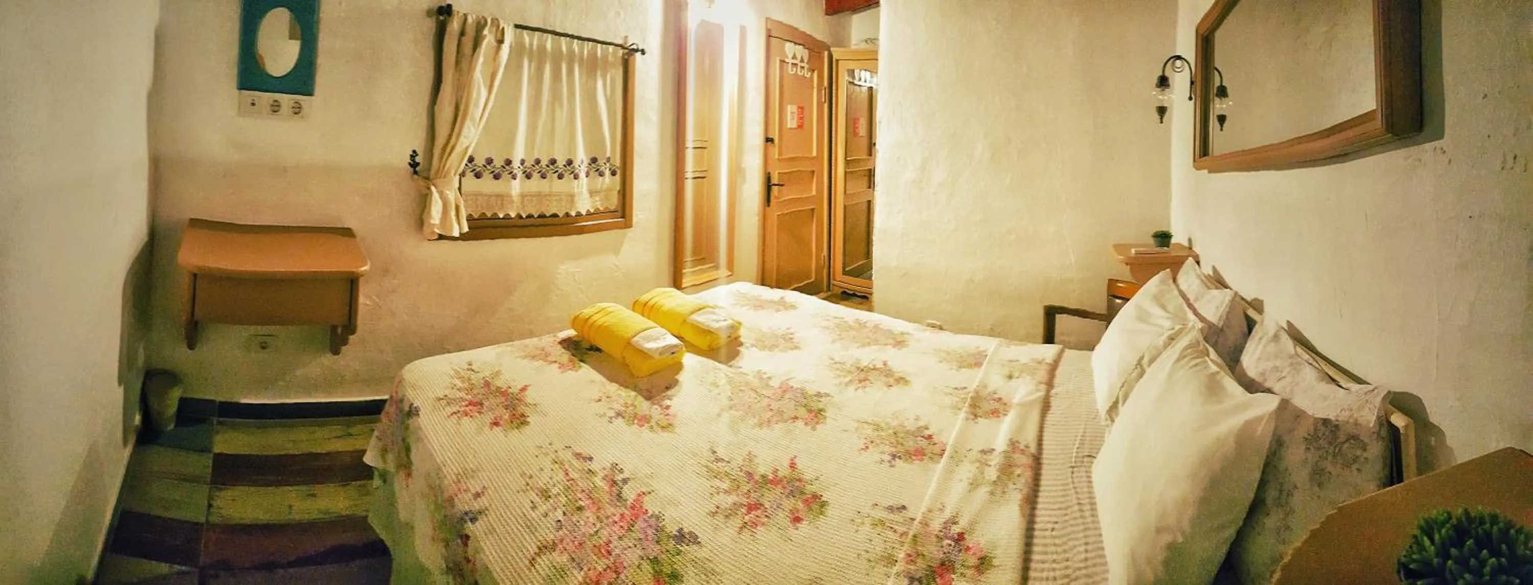 Bed in Lilyum Alaçatı - Taş Ev