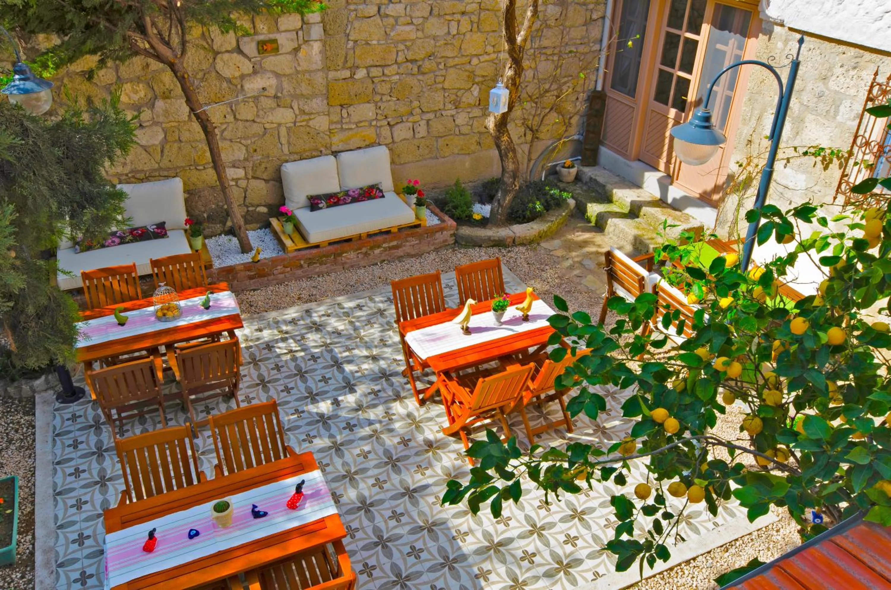 Garden view in Lilyum Alaçatı - Taş Ev