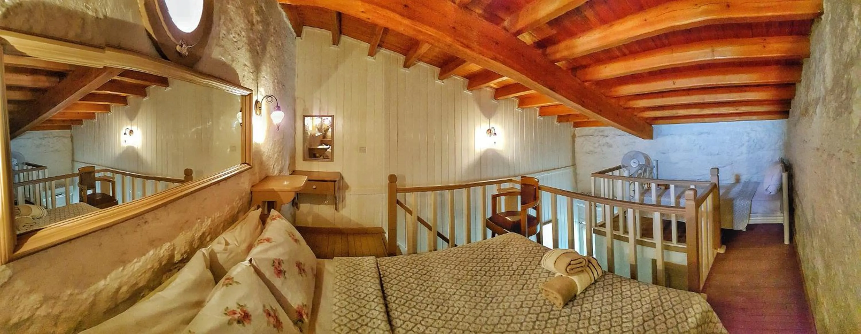 Lilyum Alaçatı - Taş Ev