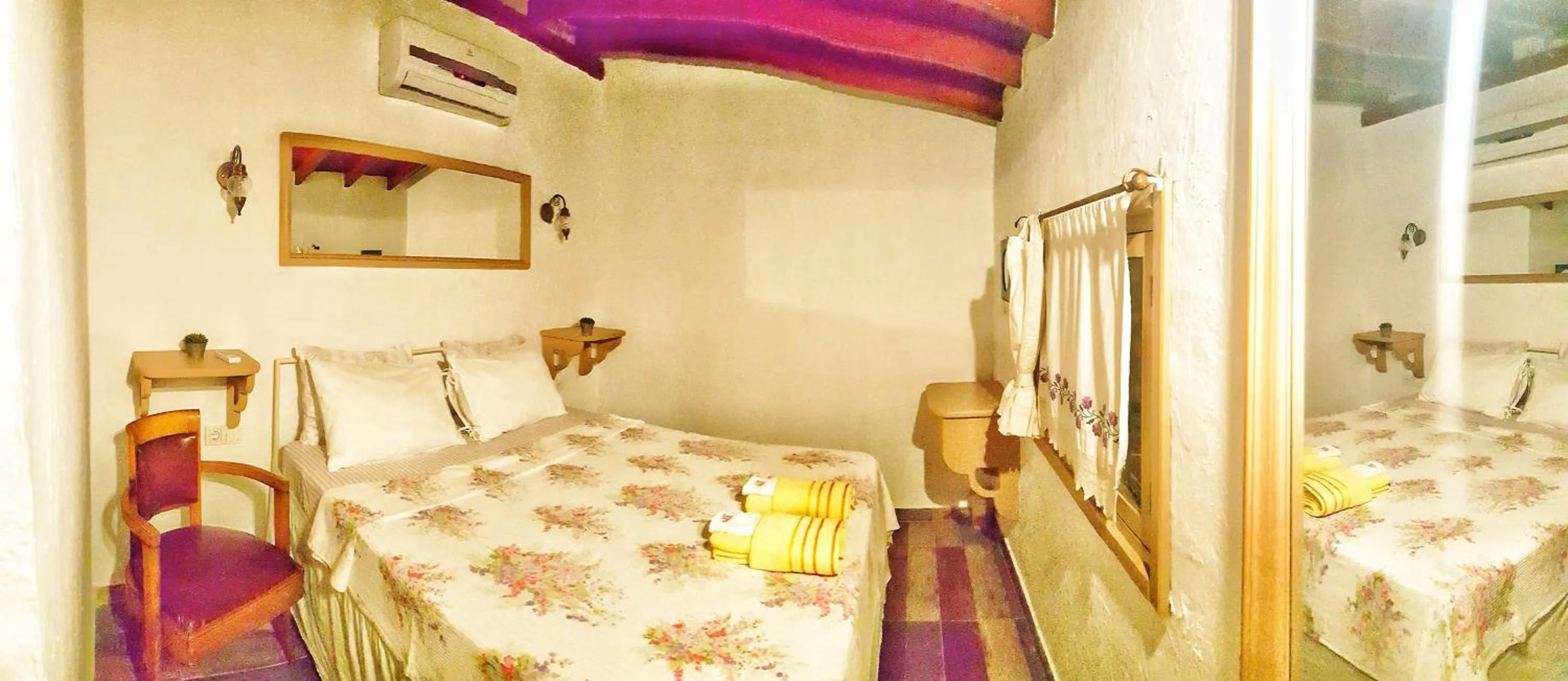 Bed in Lilyum Alaçatı - Taş Ev