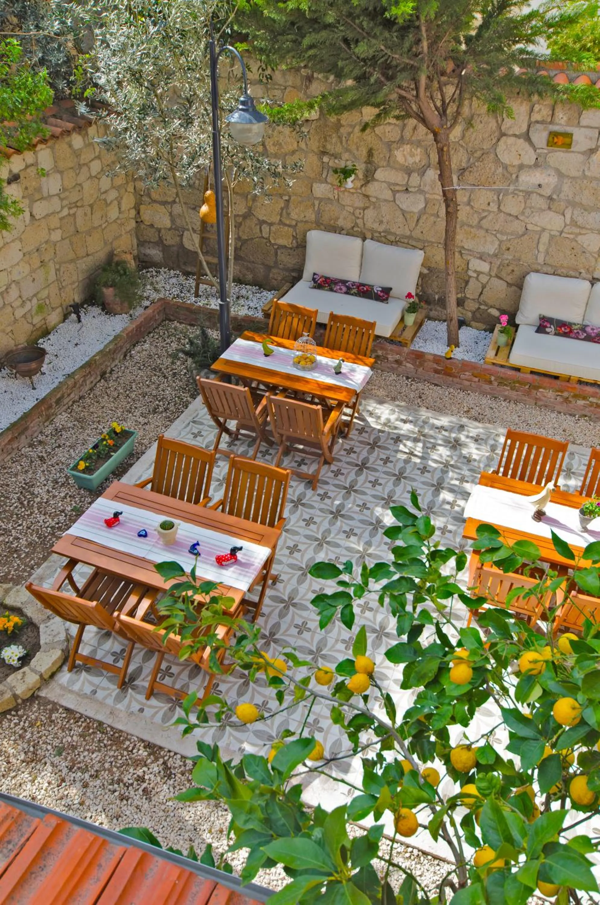 Garden view in Lilyum Alaçatı - Taş Ev