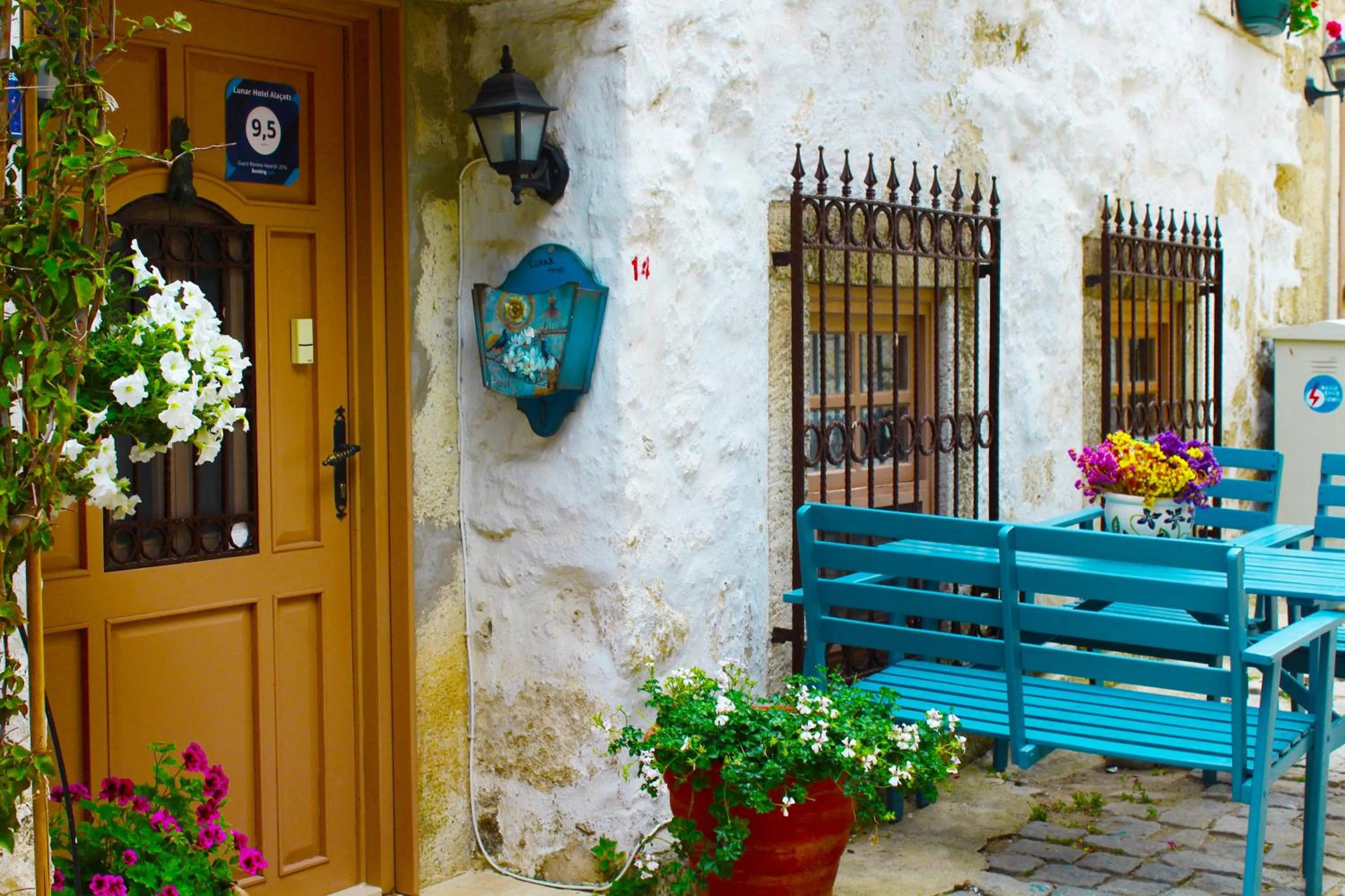 Facade/entrance in Lilyum Alaçatı - Taş Ev