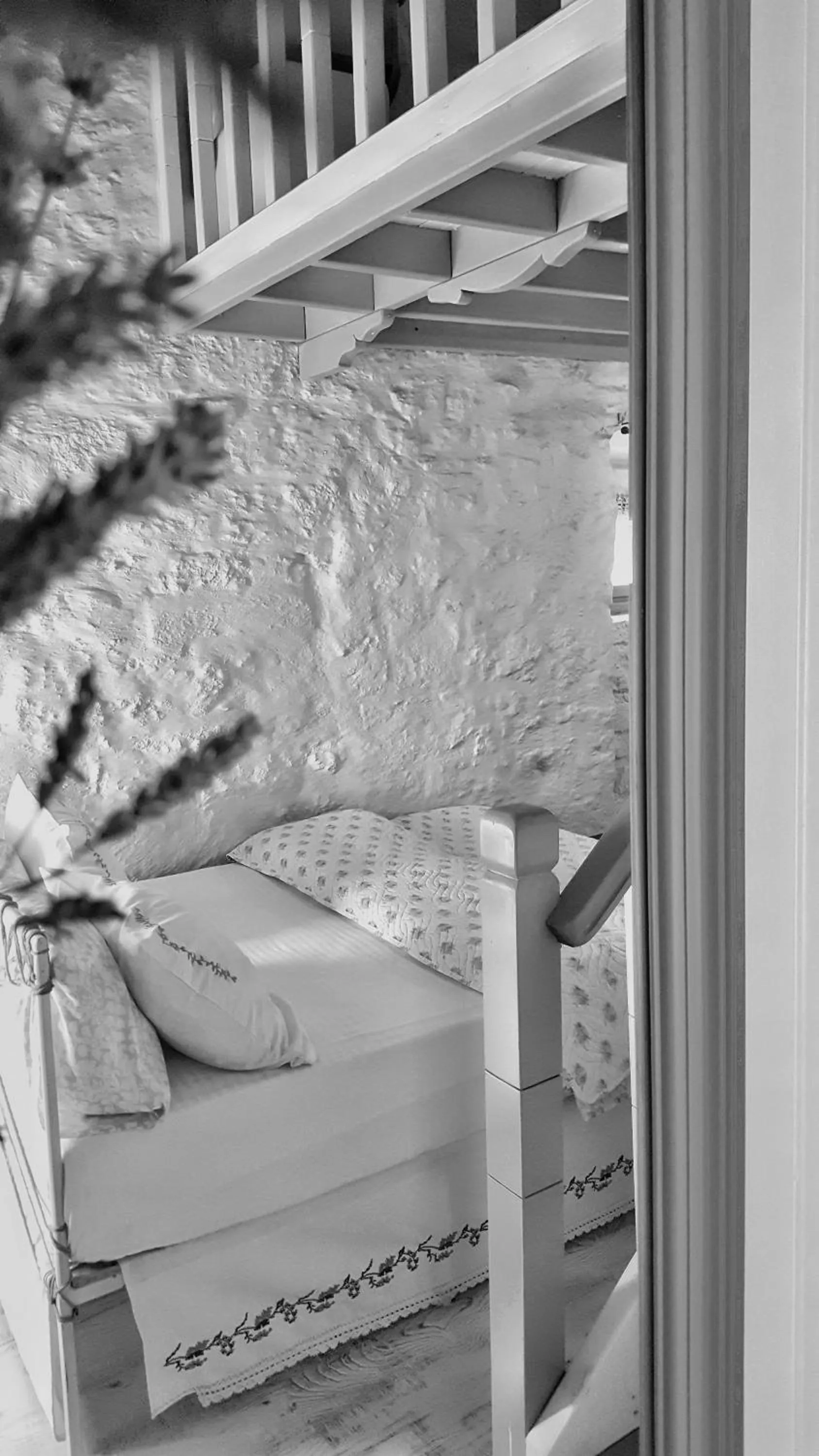 Bed in Lilyum Alaçatı - Taş Ev