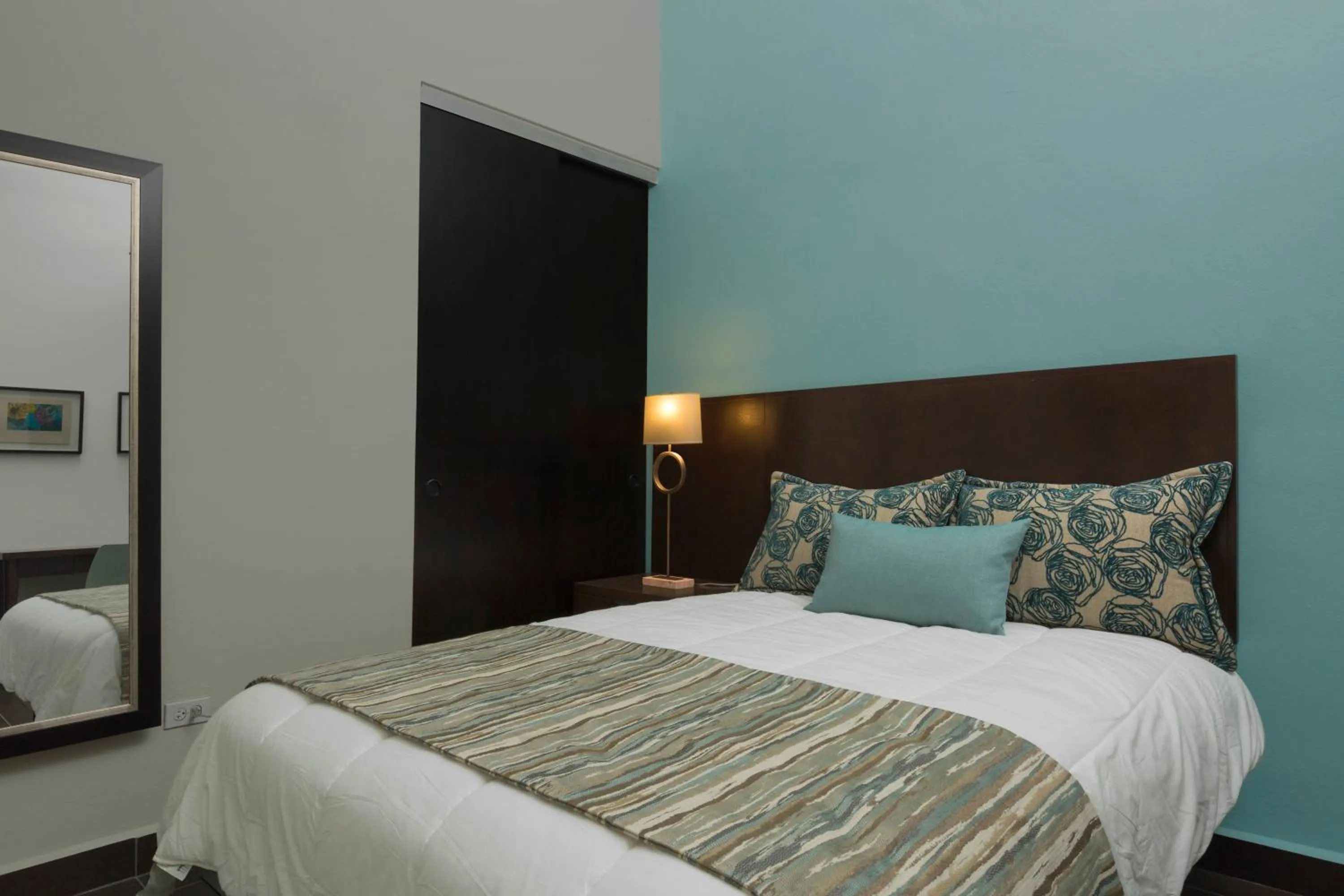 Bed in Decanter Hotel