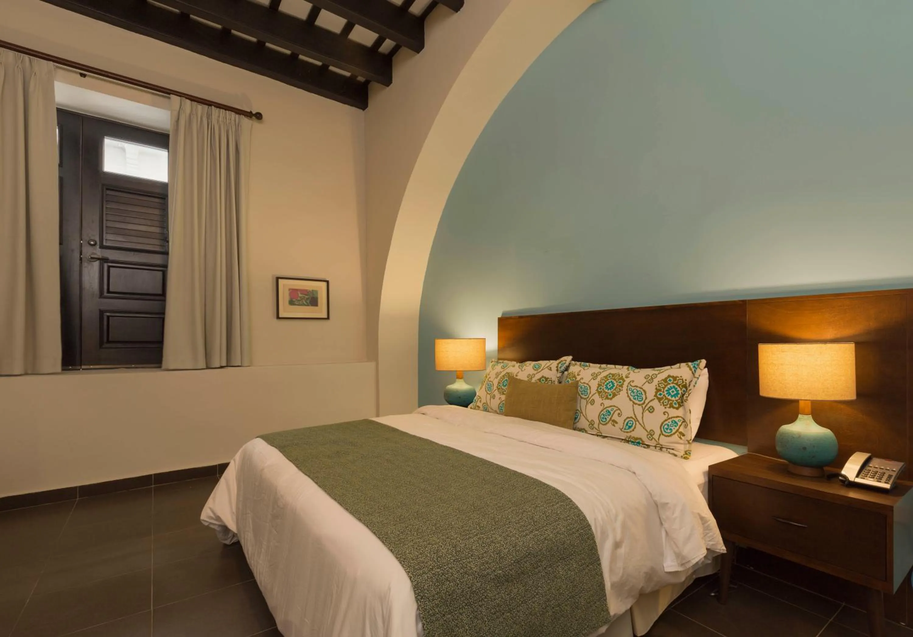 Bed in Decanter Hotel