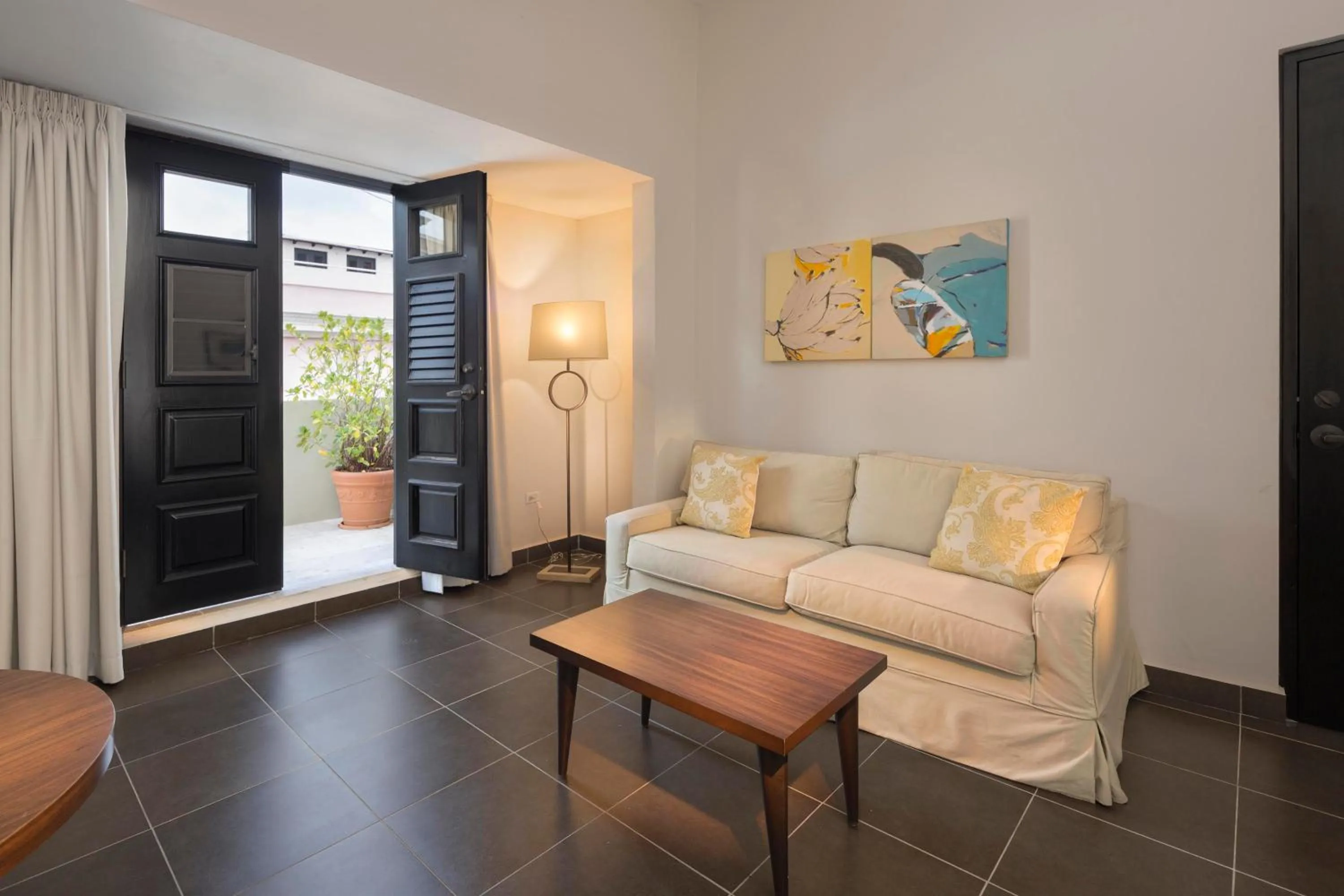 Living room in Decanter Hotel