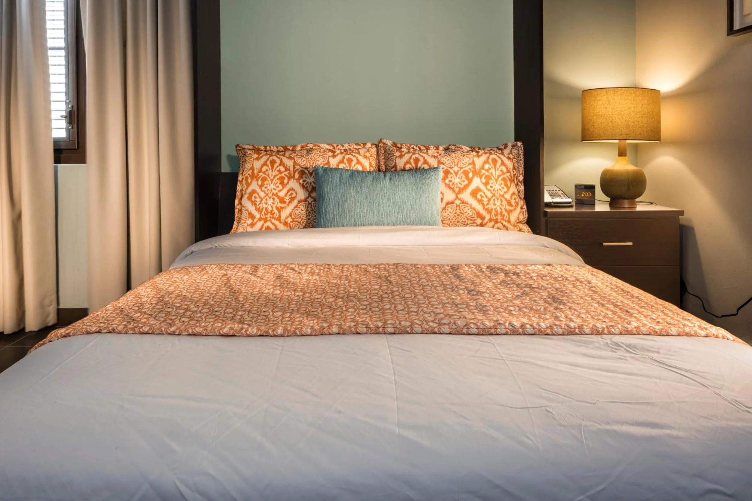 Bed in Decanter Hotel