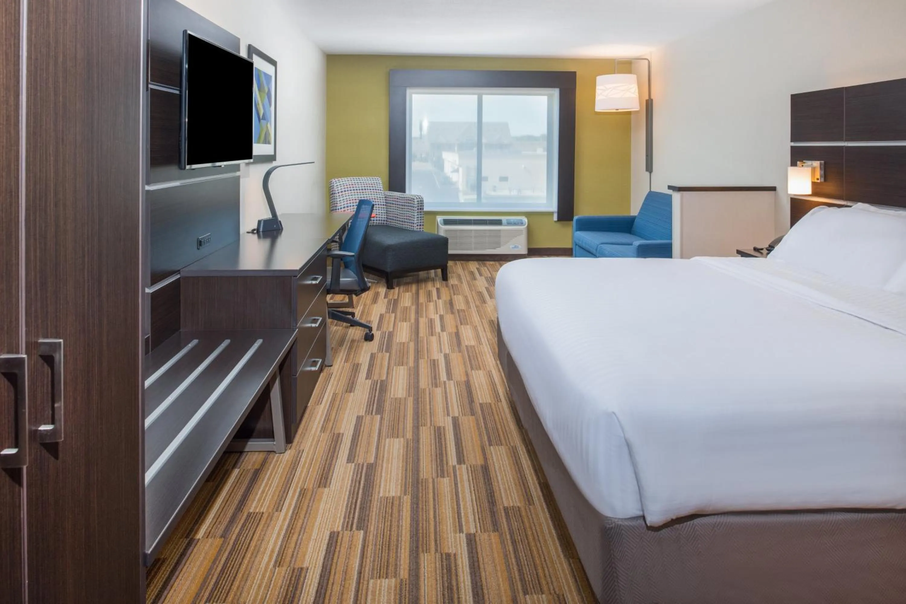 Photo of the whole room, Bed in Holiday Inn Express Hotel & Suites Bismarck by IHG