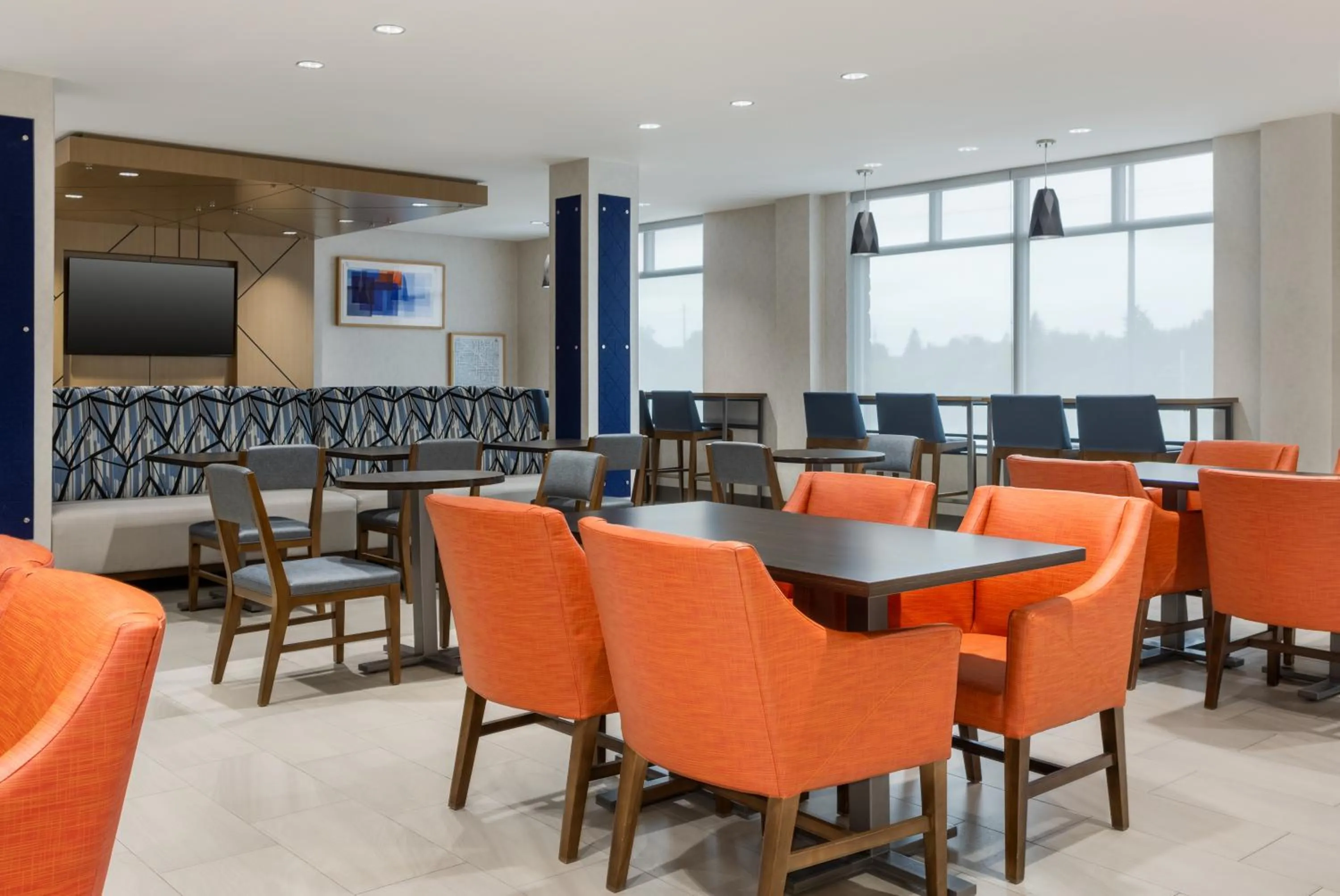 Restaurant/places to eat in Holiday Inn Express & Suites Ottawa East-Orleans by IHG