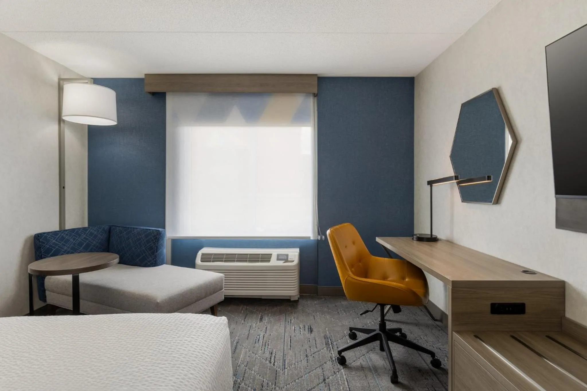 Photo of the whole room, Bed in Holiday Inn Express & Suites Ottawa East-Orleans by IHG