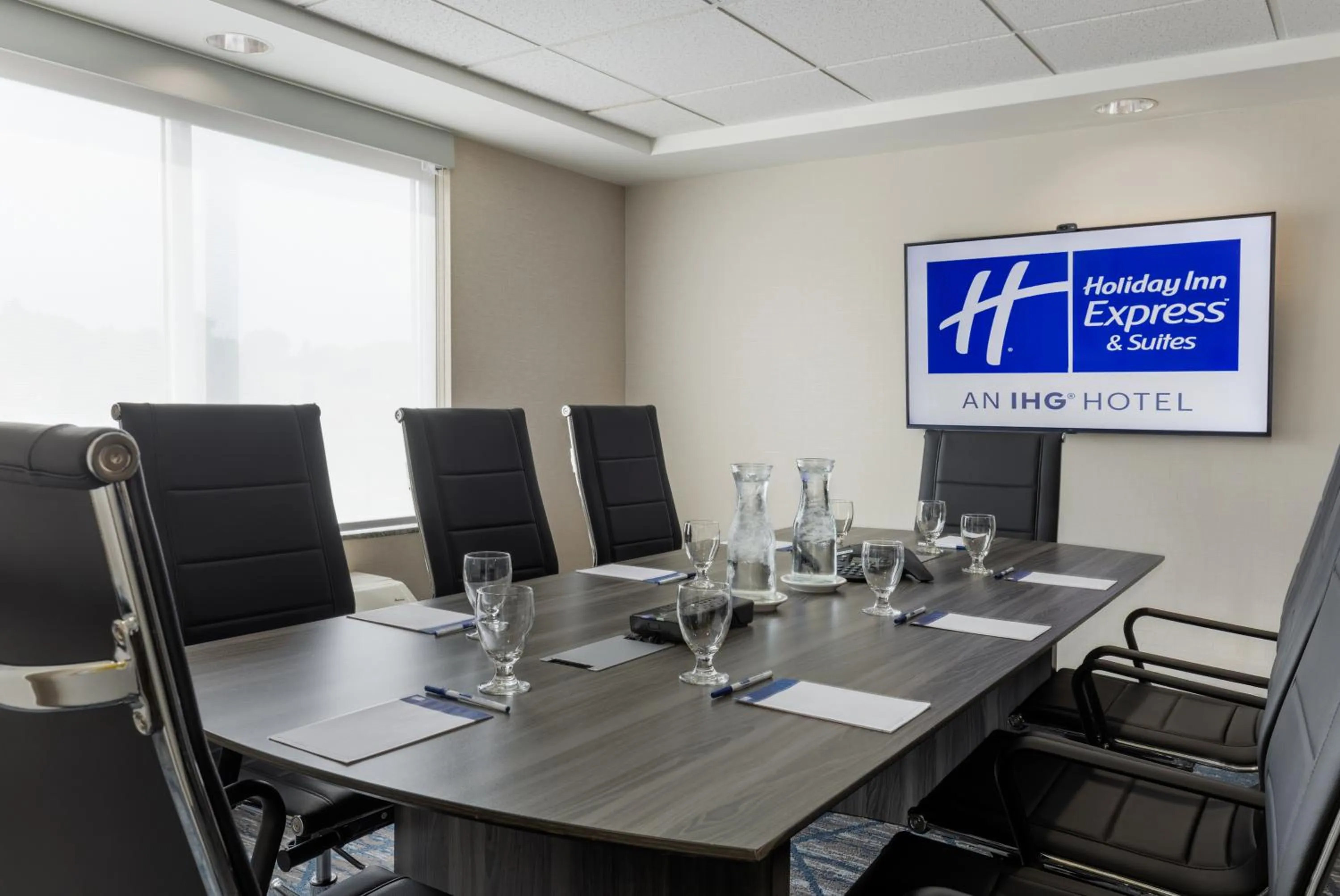 Holiday Inn Express & Suites Ottawa East-Orleans by IHG