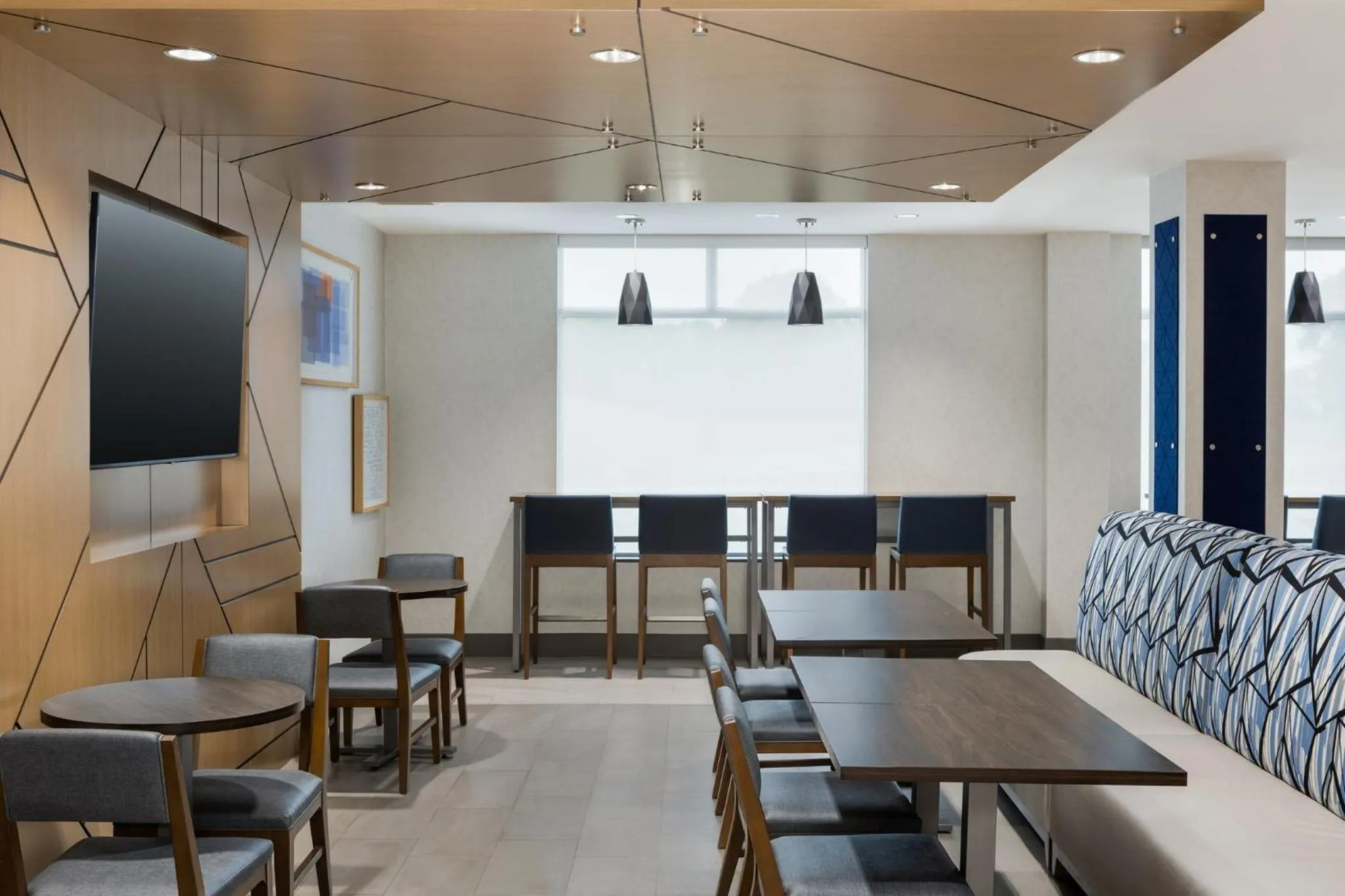 Breakfast in Holiday Inn Express & Suites Ottawa East-Orleans by IHG