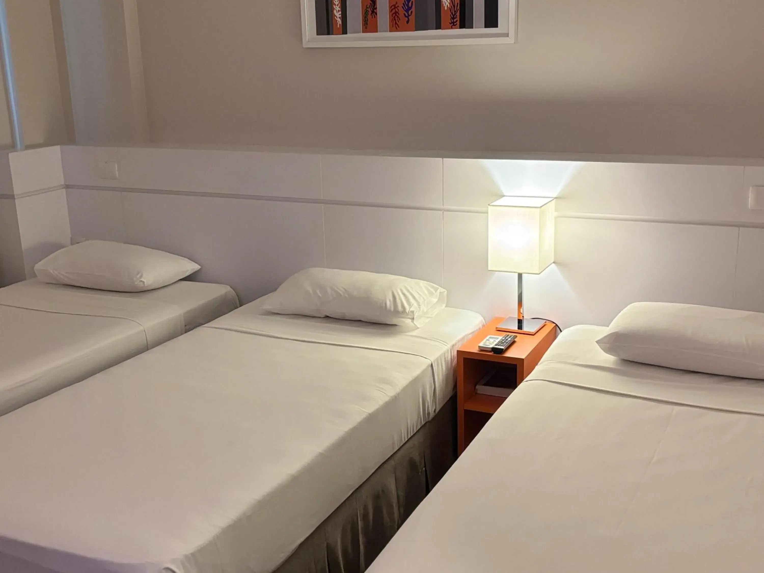 Standar Triple Room with 3 Single Beds in Intercity BH Expo Standar Triple Room with 3 Single Beds in Intercity BH Expo