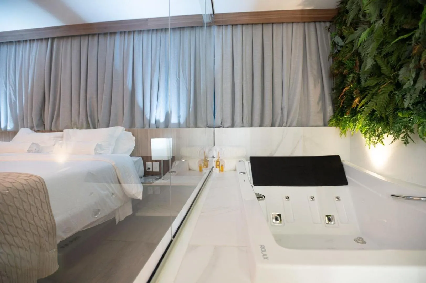 Double Premium Suite with King Bed in Intercity BH Expo