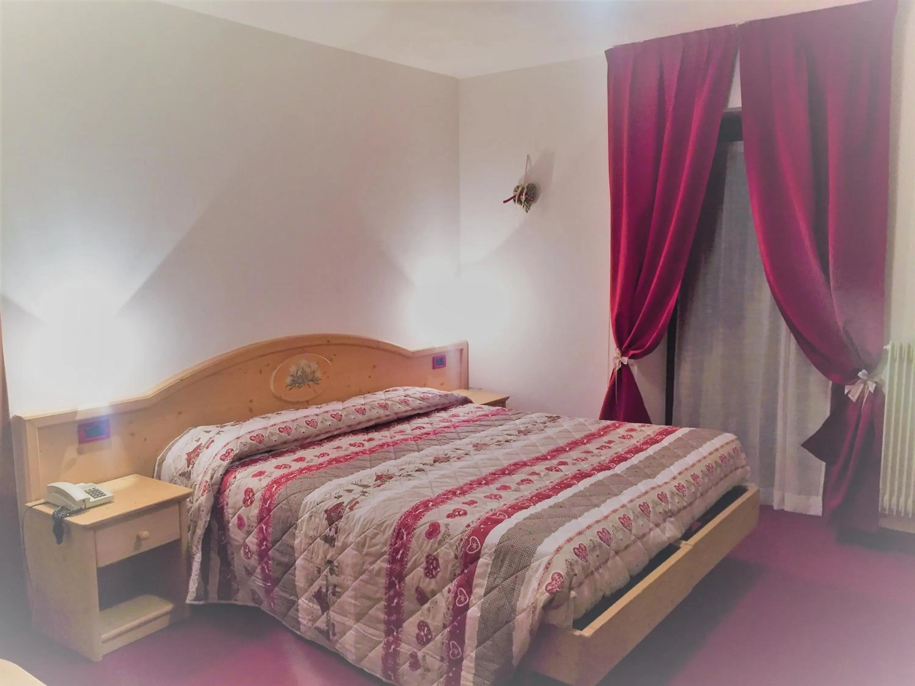 Shower, Bed in Hotel Tosa