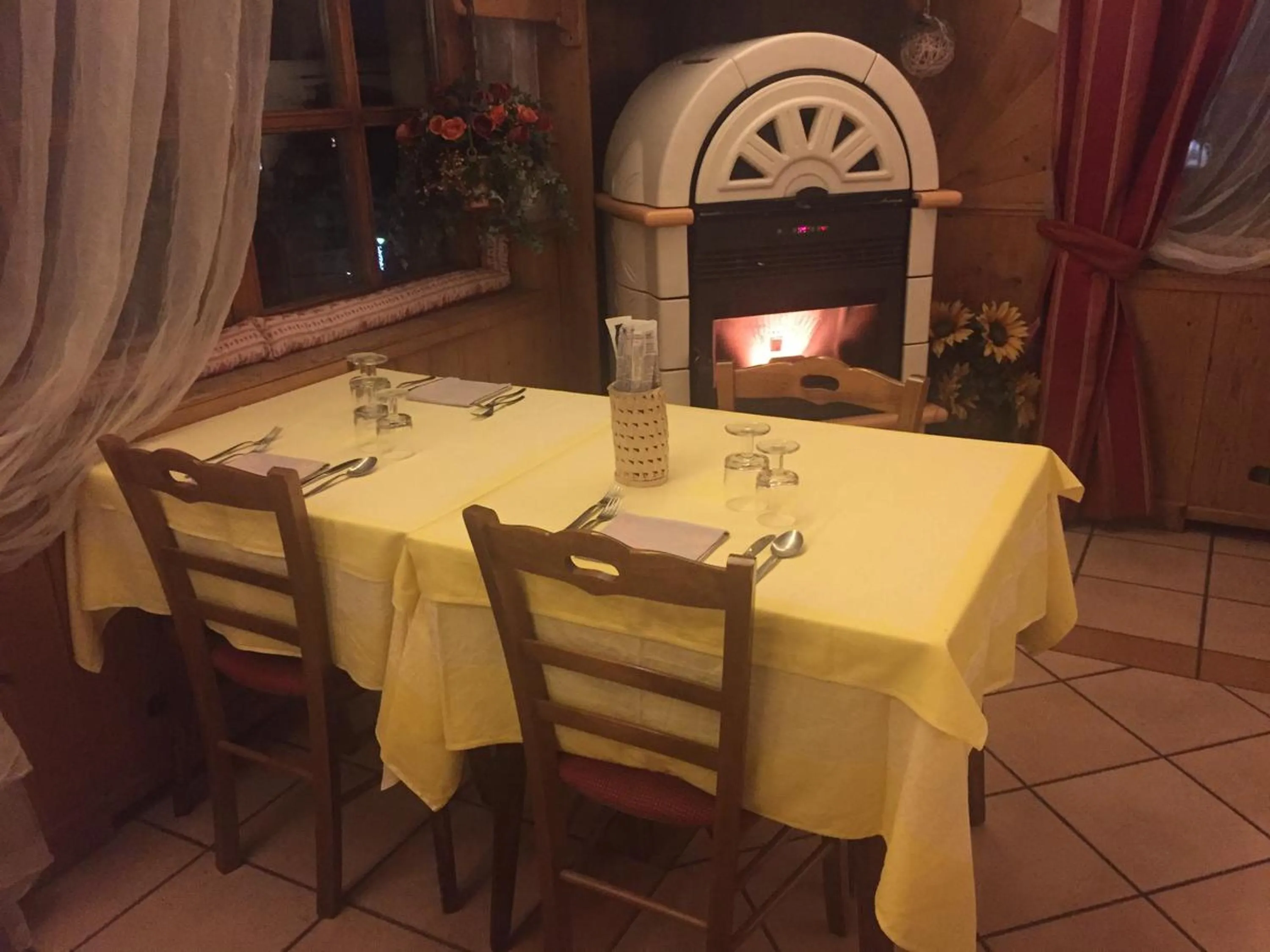 Restaurant/places to eat in Hotel Tosa