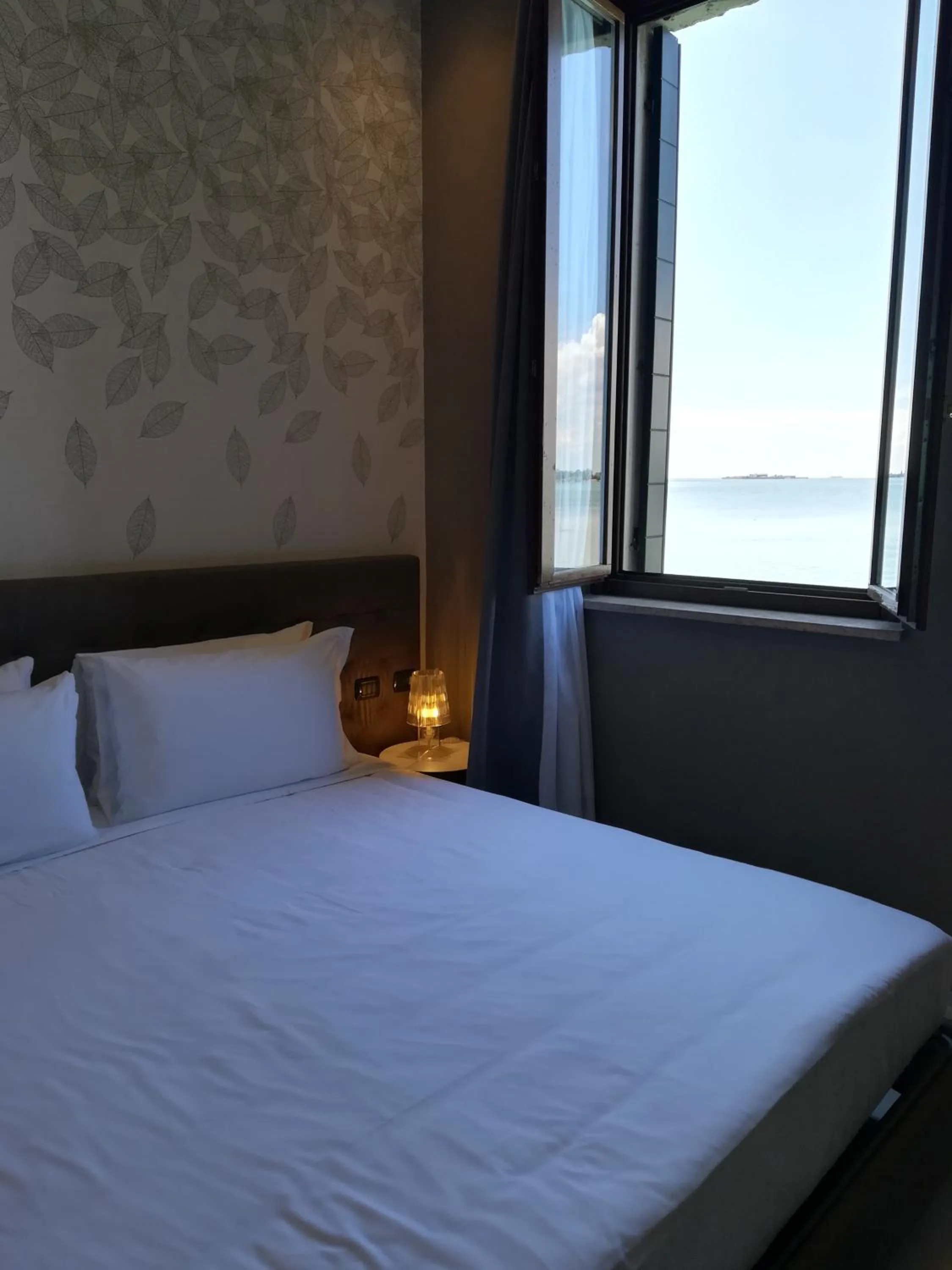 View (from property/room), Bed in Isola di San Servolo - Centro Soggiorno