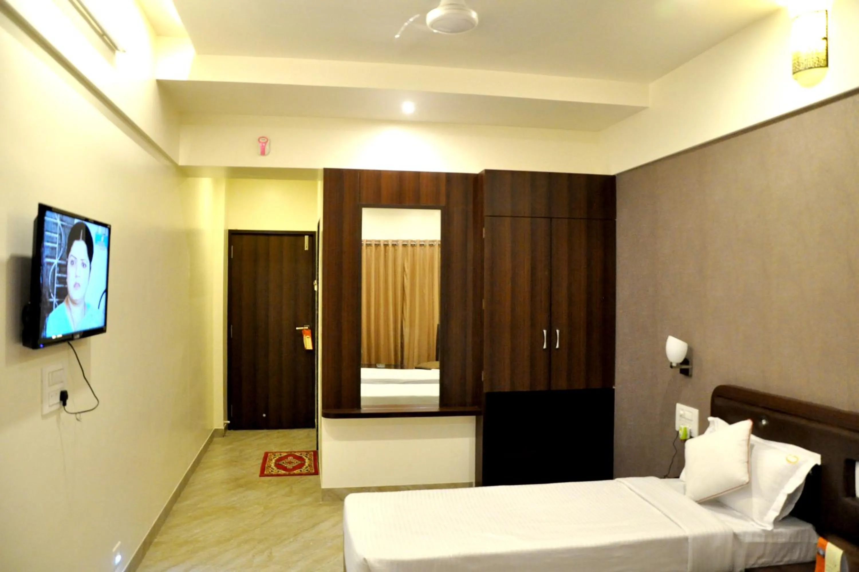 Living room, Bed in Hotel Gulmohar Pride