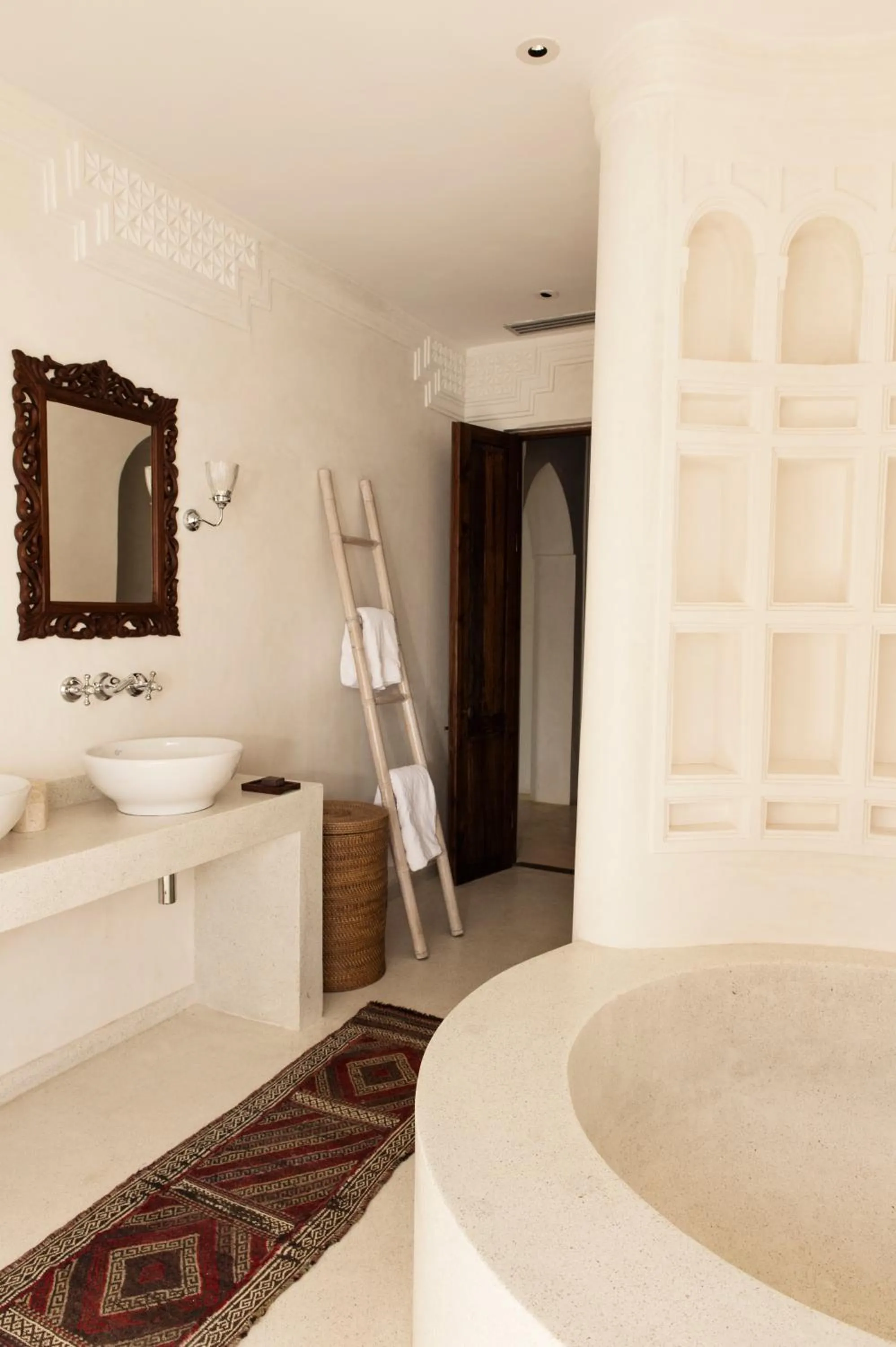 Shower in Qambani Luxury Resort