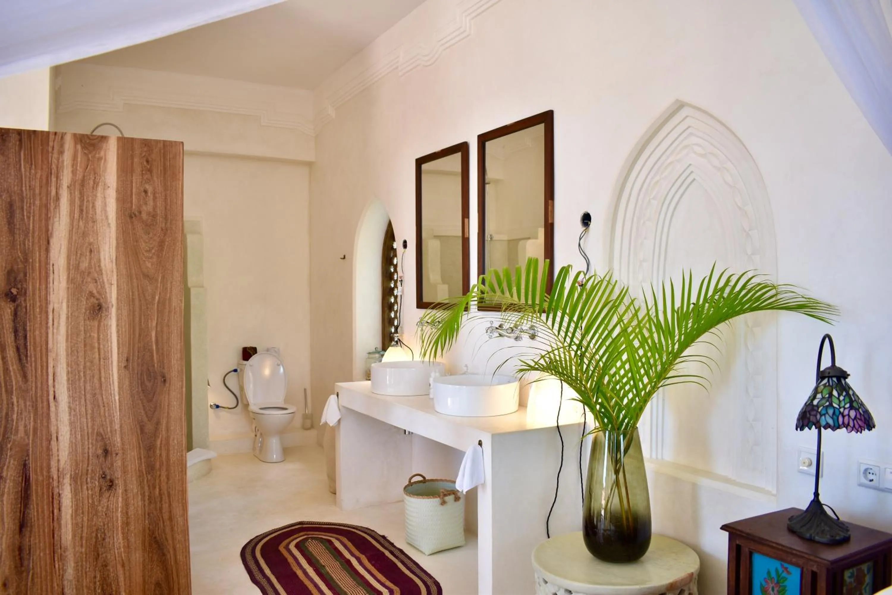 Shower in Qambani Luxury Resort