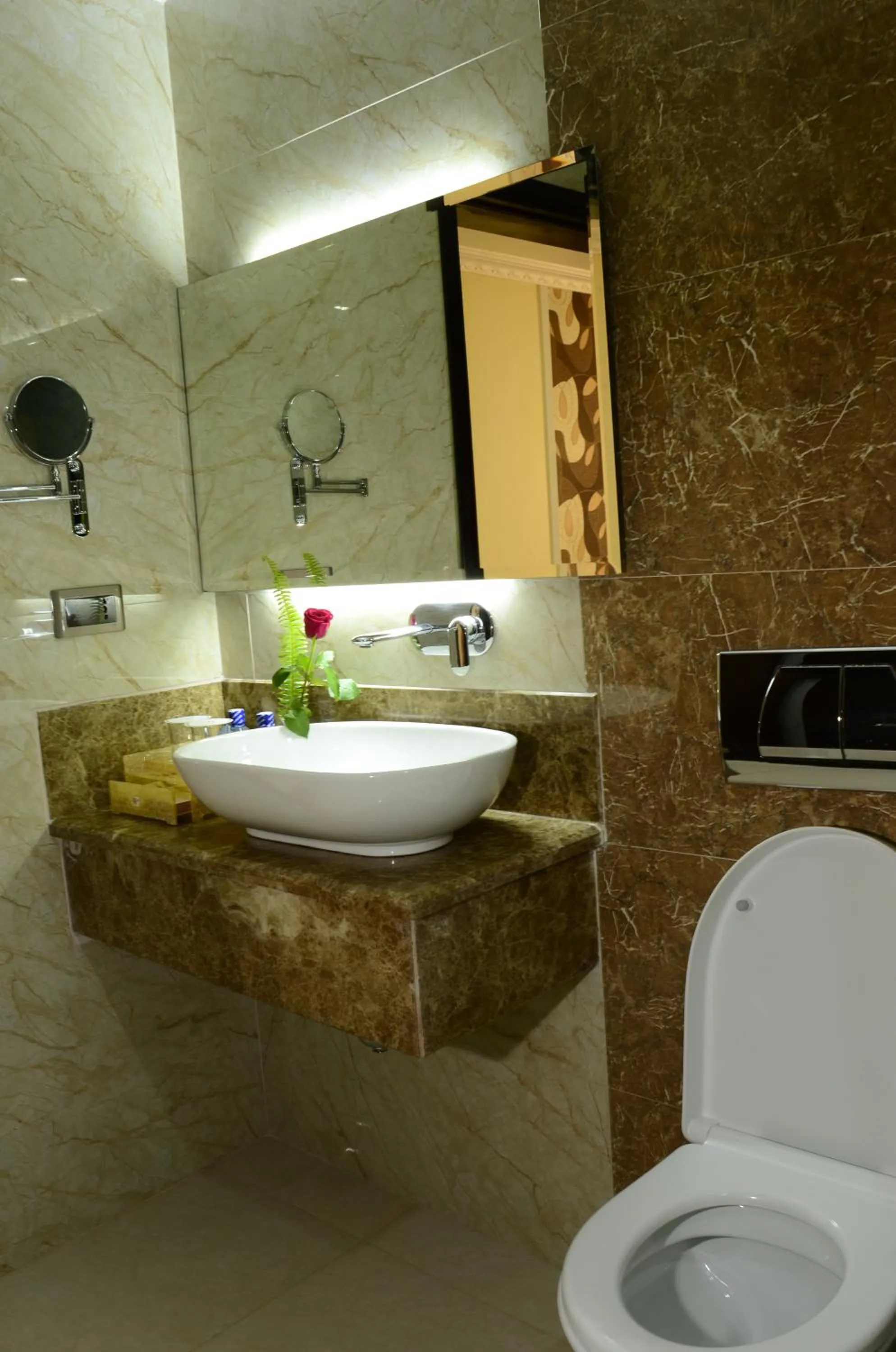 Toilet in The White Rhino Hotel