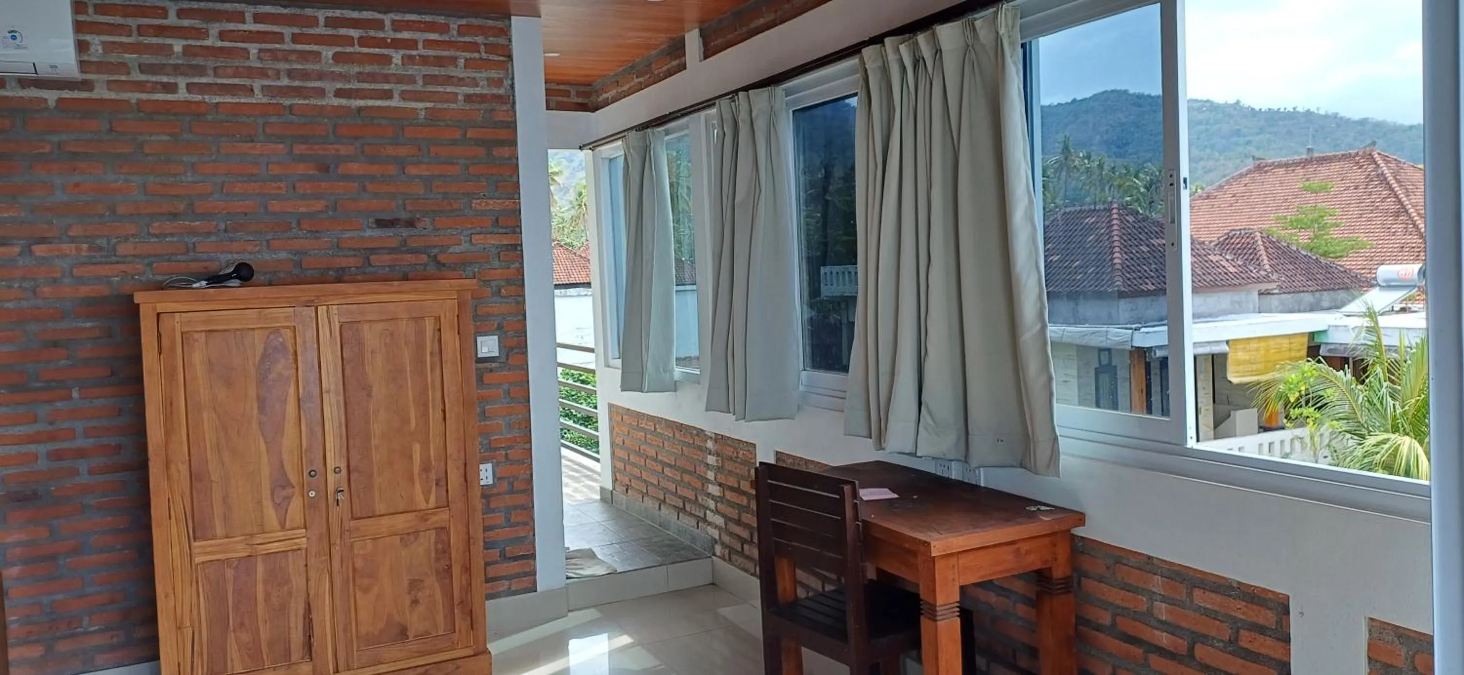 Amed Sari Beach Guesthouse